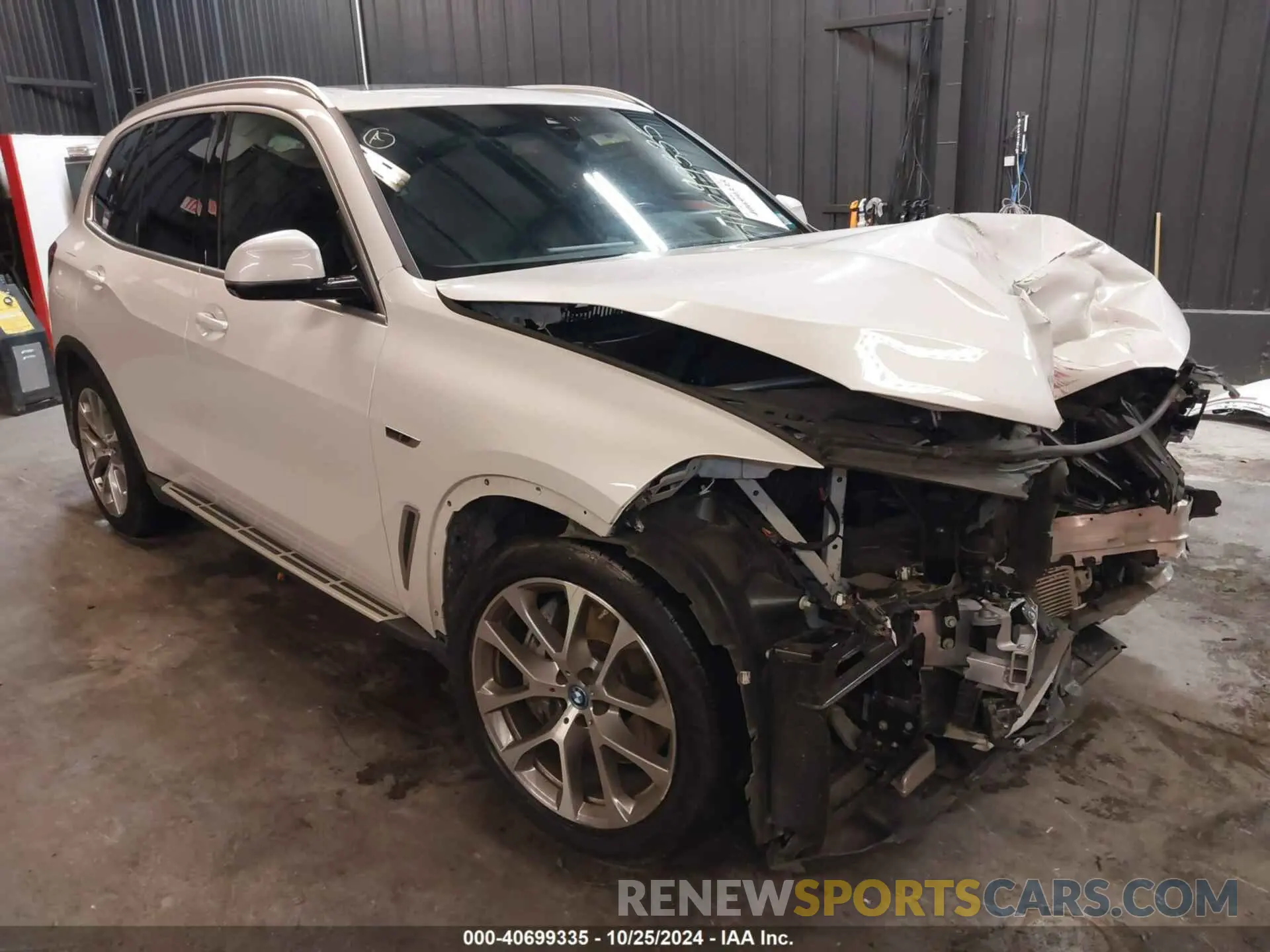 1 Photograph of a damaged car 5UXTA6C02N9L32791 BMW X5 PHEV 2022