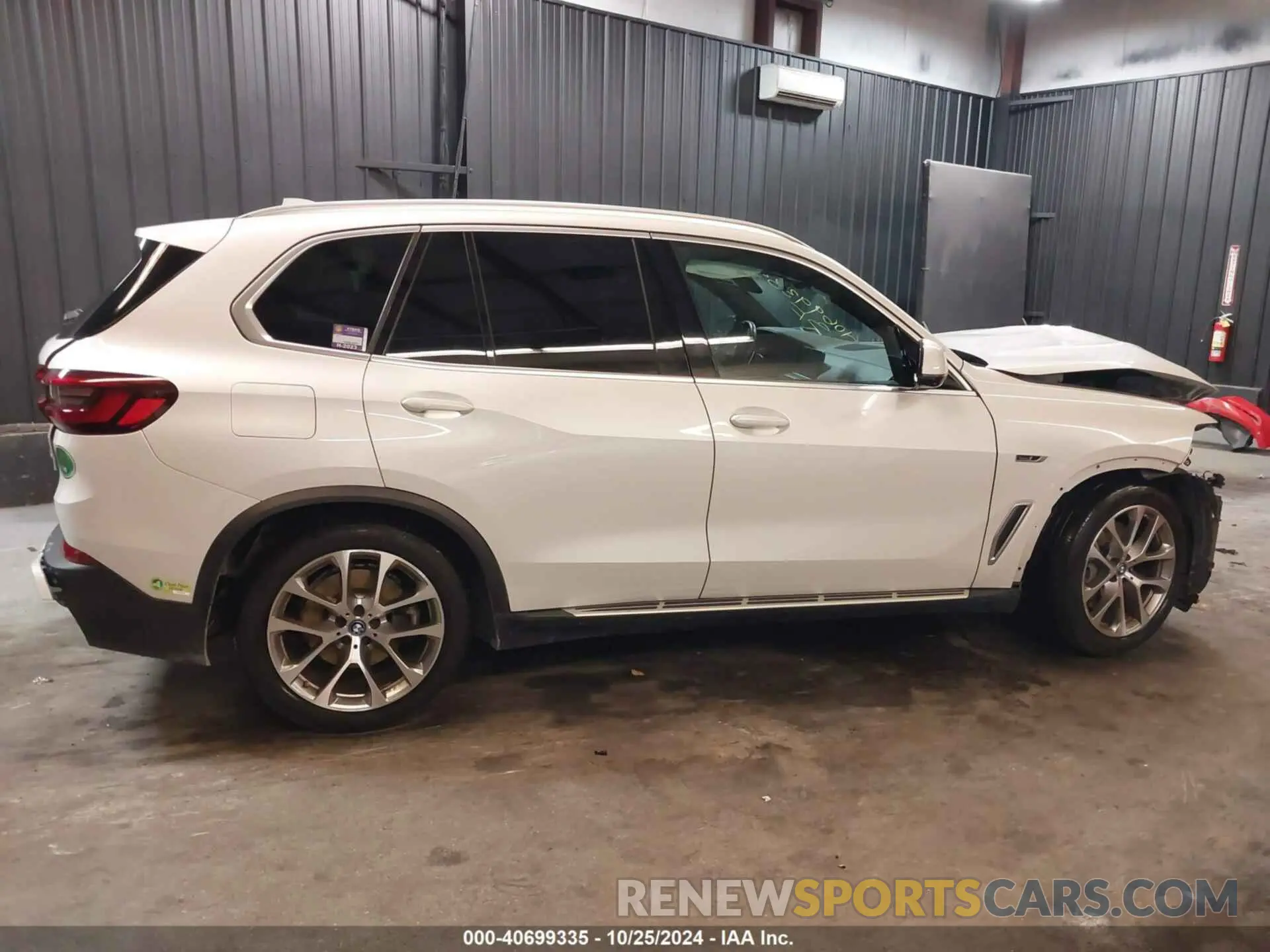 14 Photograph of a damaged car 5UXTA6C02N9L32791 BMW X5 PHEV 2022