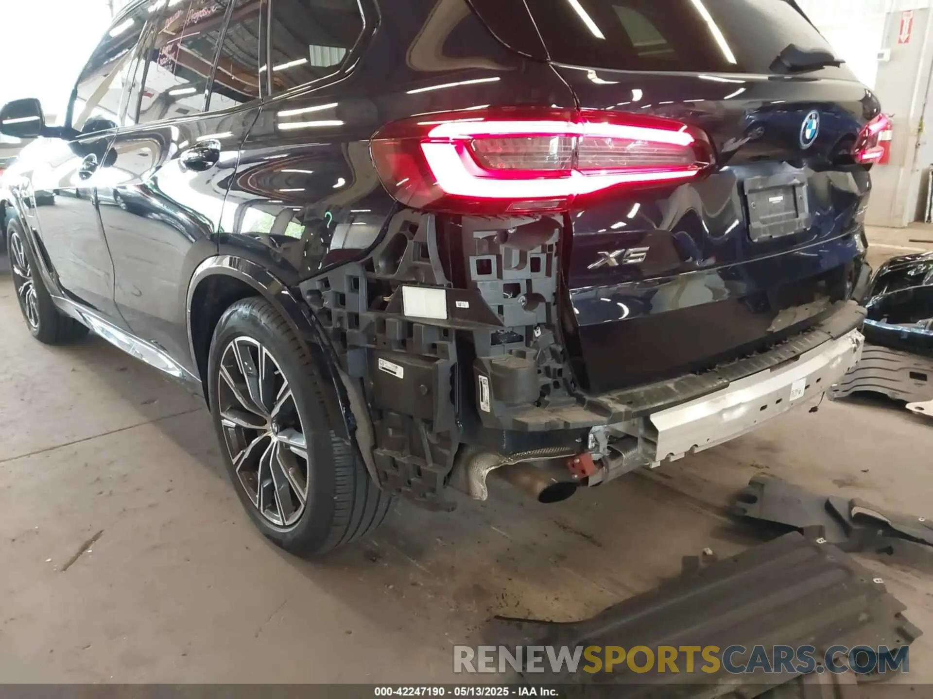 19 Photograph of a damaged car 5UXTA6C05N9L41274 BMW X5 PHEV 2022