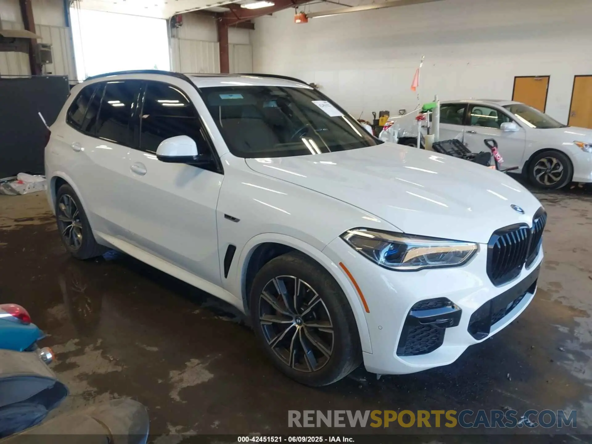 1 Photograph of a damaged car 5UXTA6C06N9M87571 BMW X5 PHEV 2022