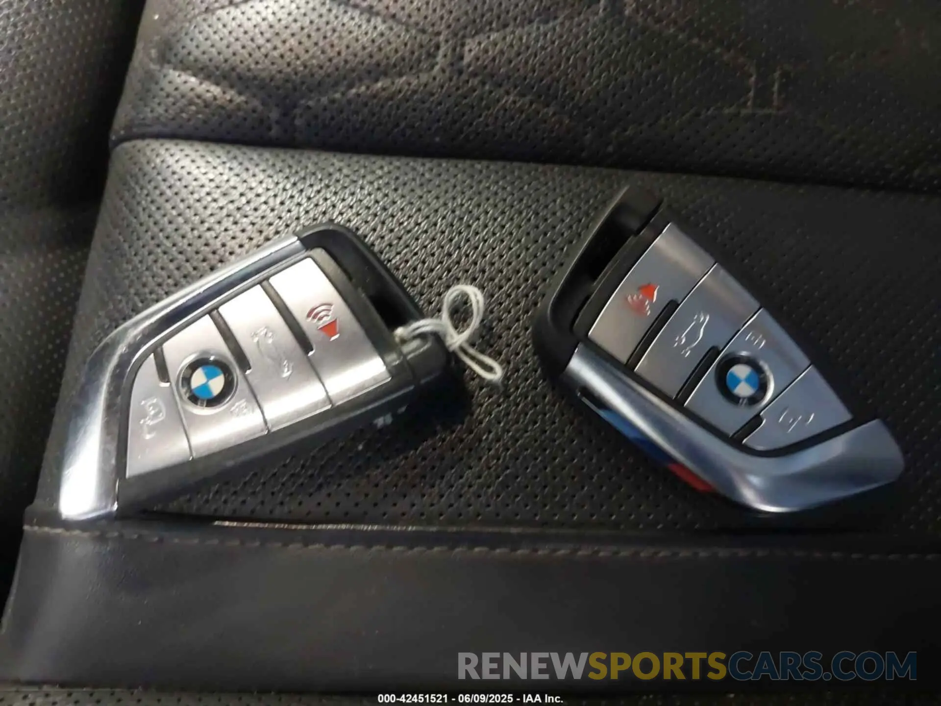 11 Photograph of a damaged car 5UXTA6C06N9M87571 BMW X5 PHEV 2022