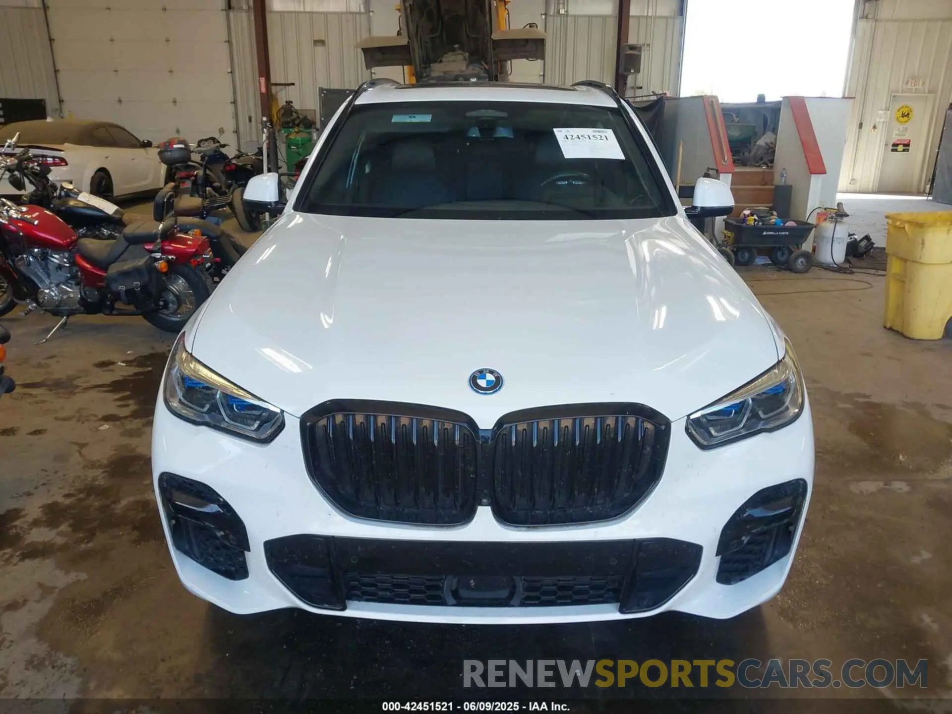 12 Photograph of a damaged car 5UXTA6C06N9M87571 BMW X5 PHEV 2022