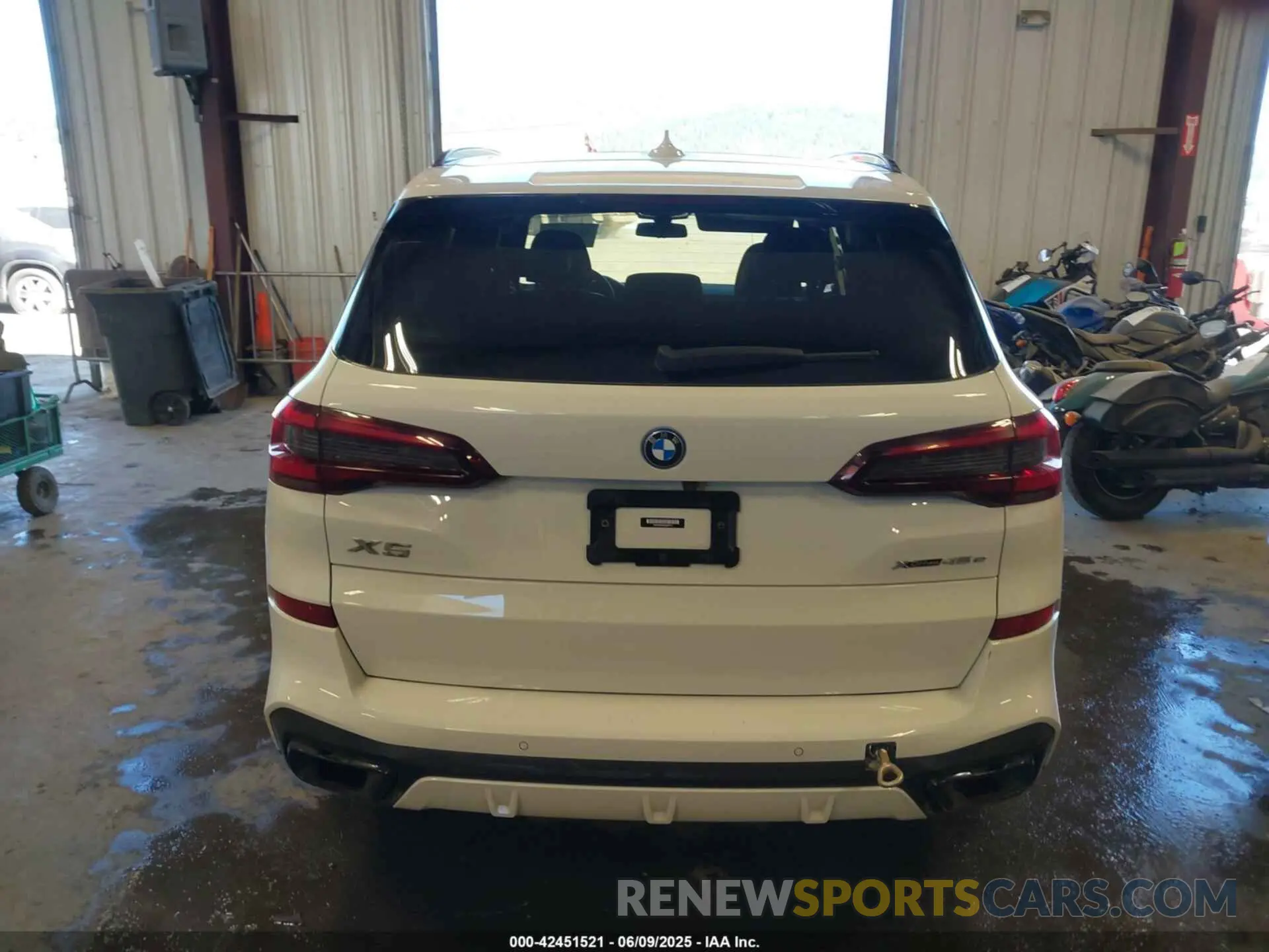 16 Photograph of a damaged car 5UXTA6C06N9M87571 BMW X5 PHEV 2022