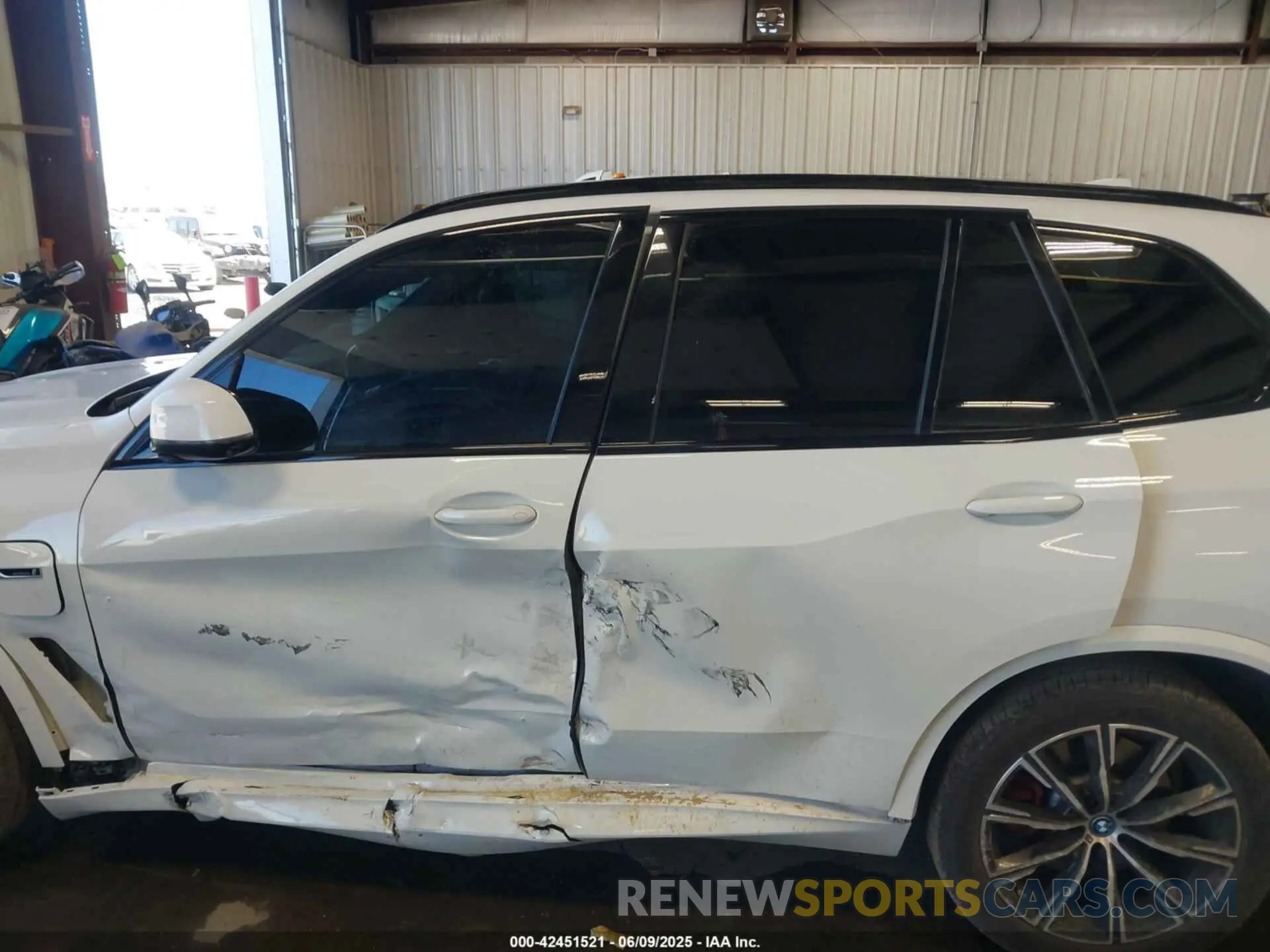 6 Photograph of a damaged car 5UXTA6C06N9M87571 BMW X5 PHEV 2022