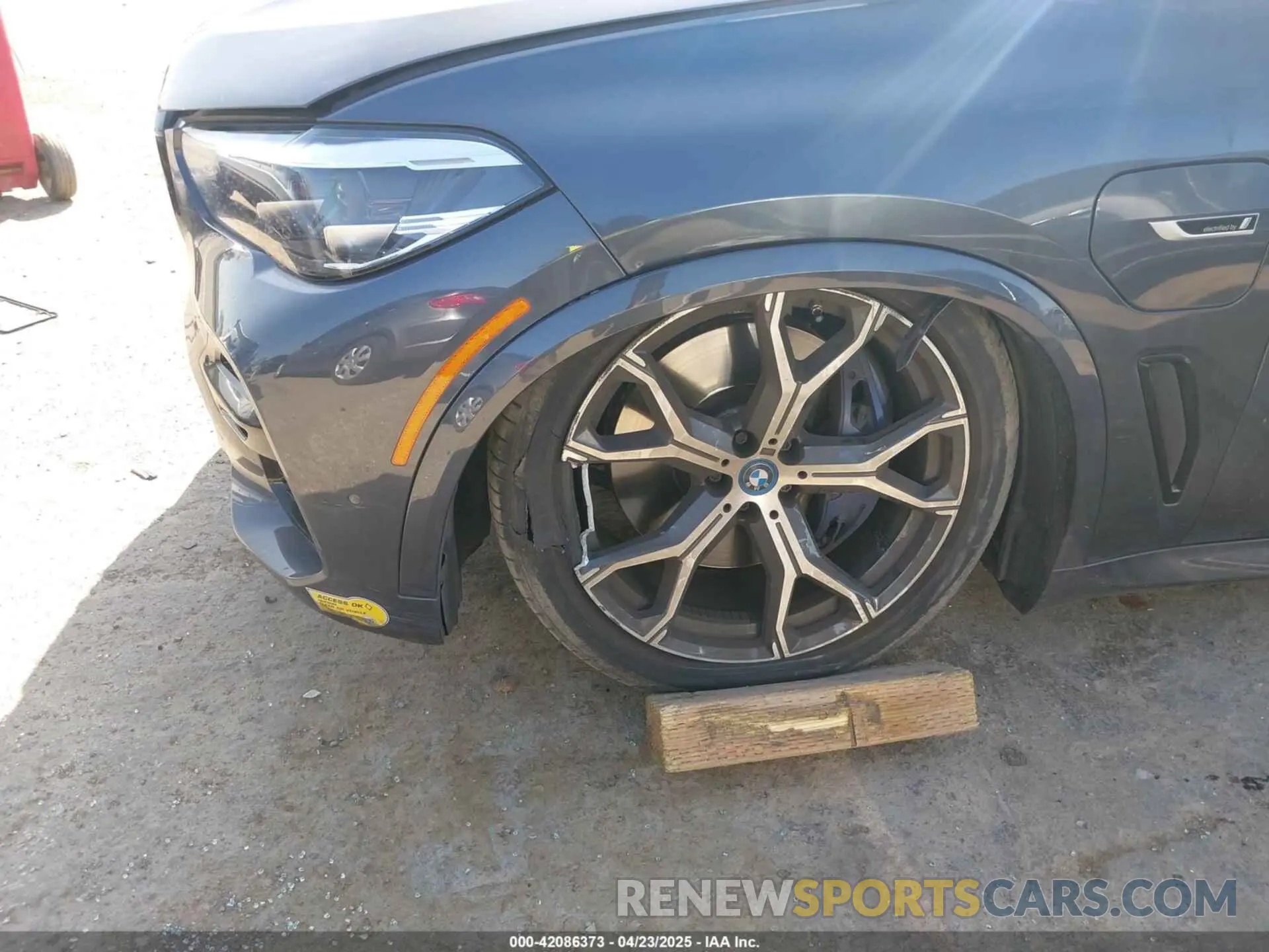6 Photograph of a damaged car 5UXTA6C07N9J29881 BMW X5 PHEV 2022