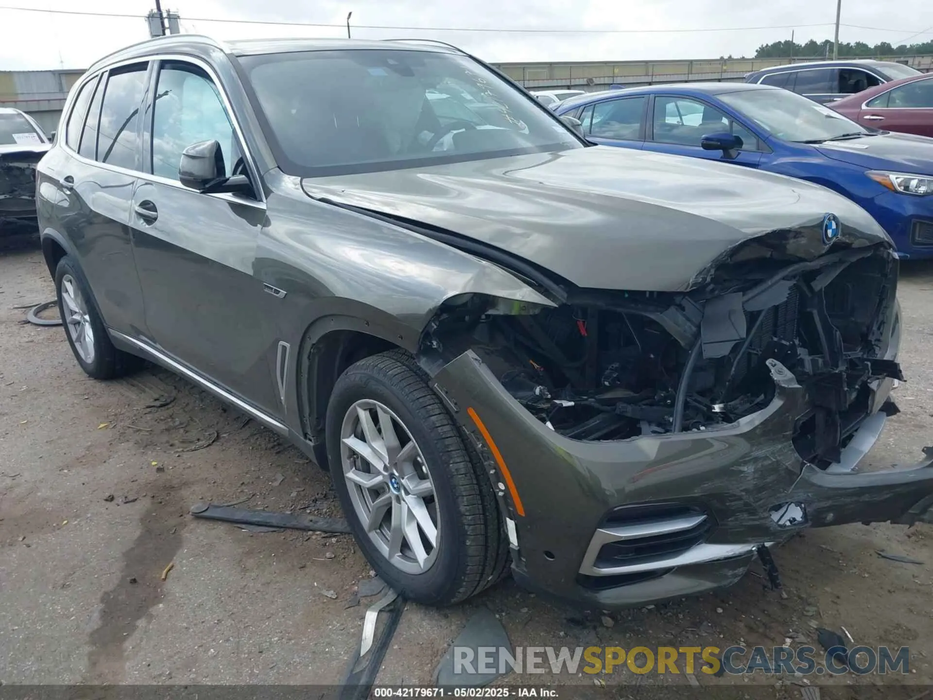 1 Photograph of a damaged car 5UXTA6C05P9P35652 BMW X5 PHEV 2023