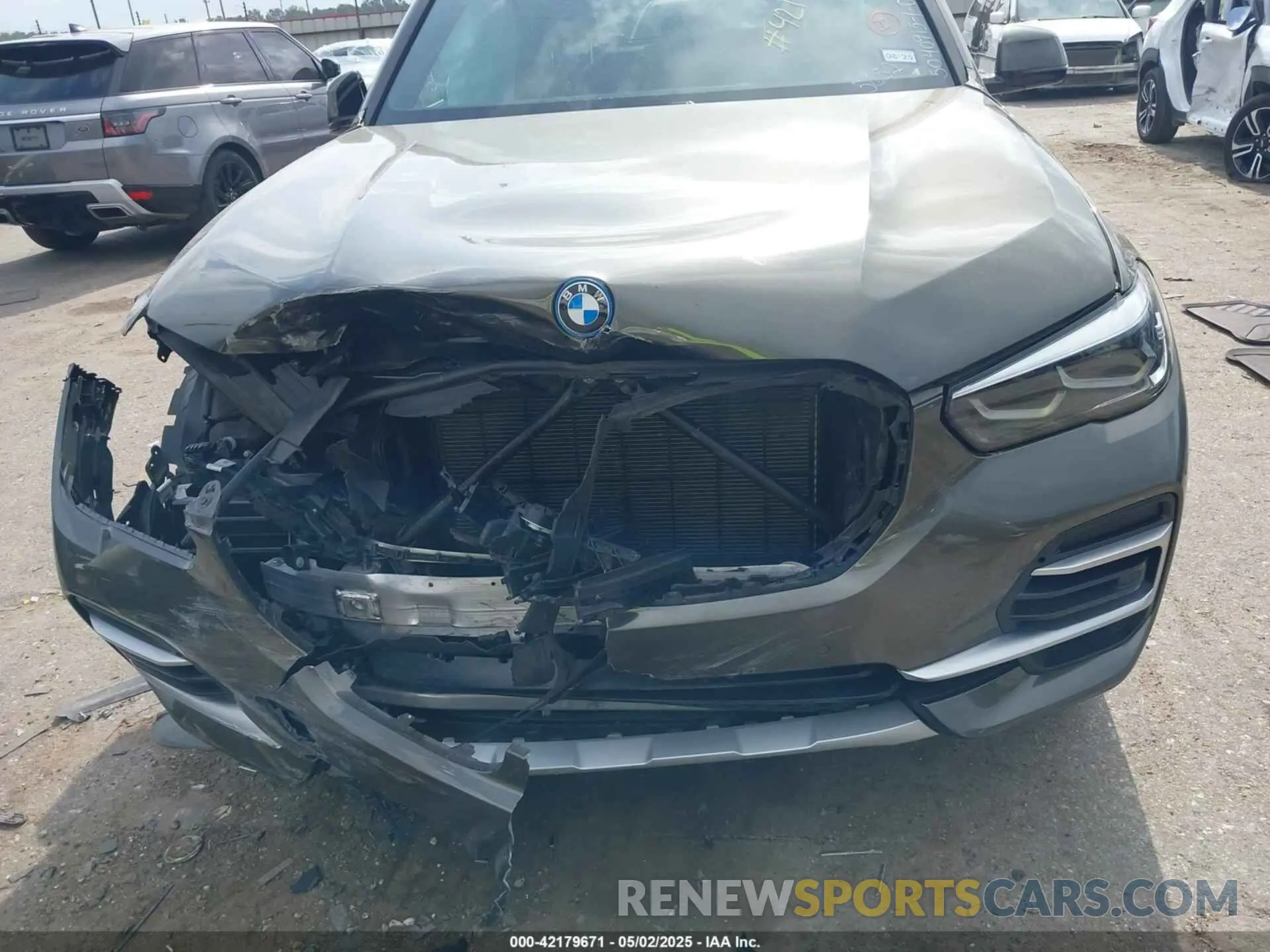 12 Photograph of a damaged car 5UXTA6C05P9P35652 BMW X5 PHEV 2023