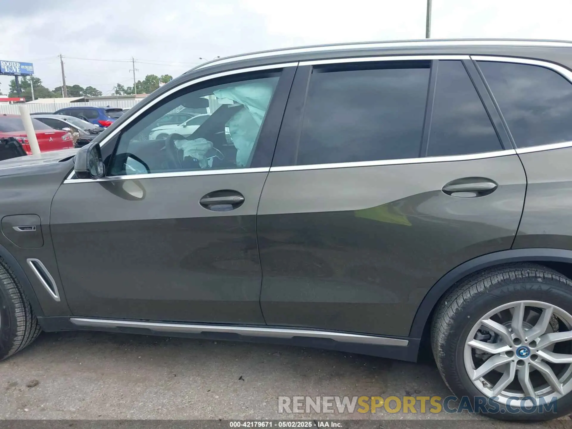 14 Photograph of a damaged car 5UXTA6C05P9P35652 BMW X5 PHEV 2023