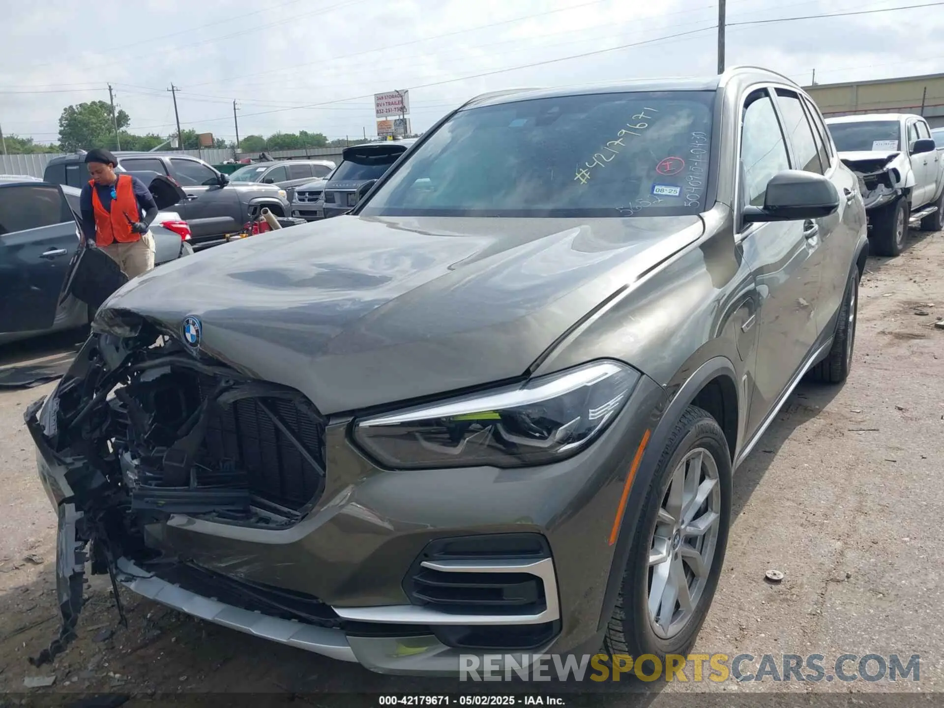 2 Photograph of a damaged car 5UXTA6C05P9P35652 BMW X5 PHEV 2023