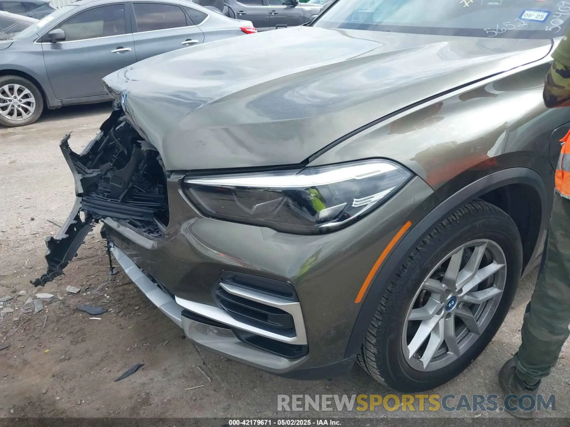 6 Photograph of a damaged car 5UXTA6C05P9P35652 BMW X5 PHEV 2023