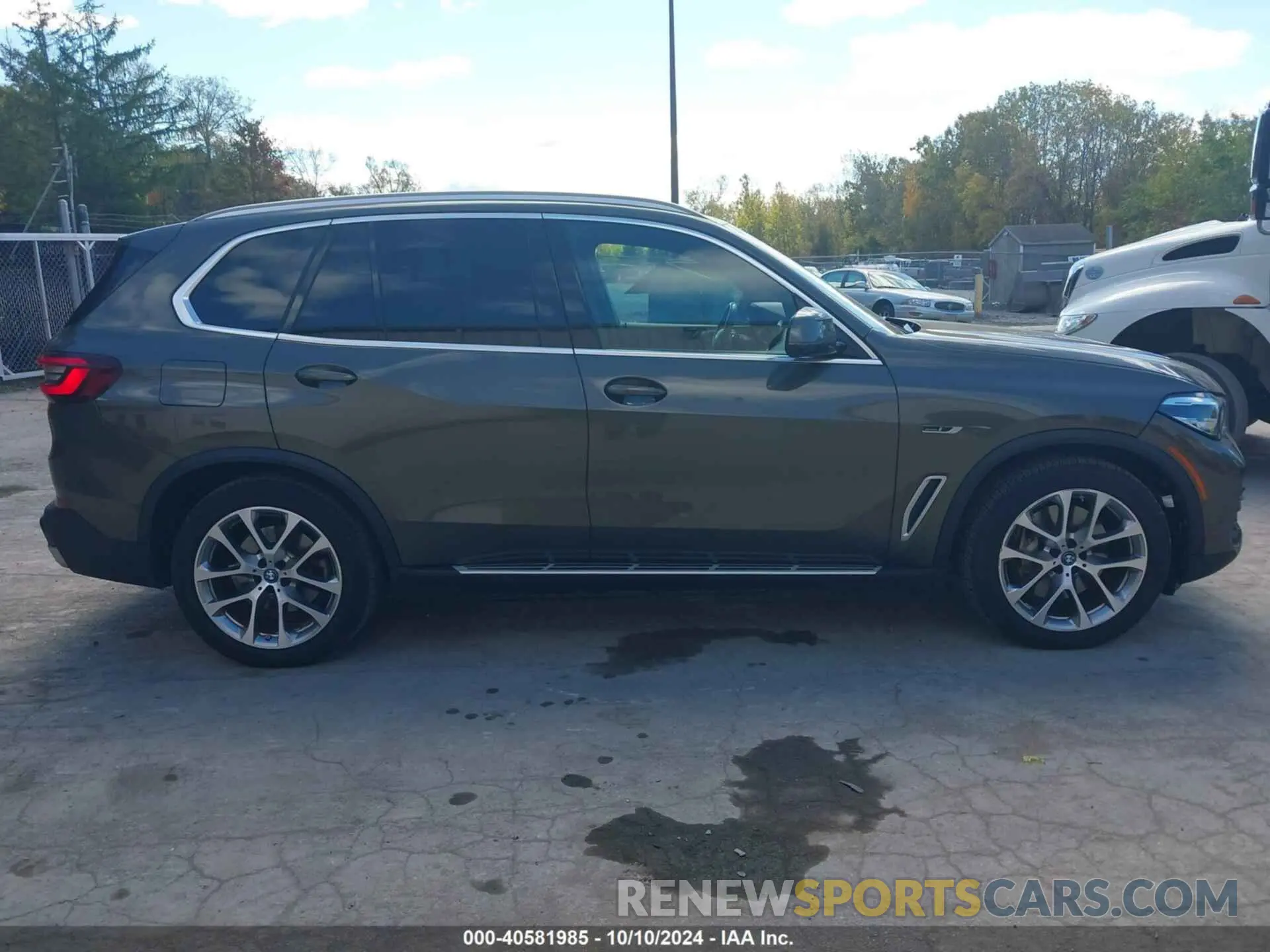 13 Photograph of a damaged car 5UXTA6C07P9P07464 BMW X5 PHEV 2023