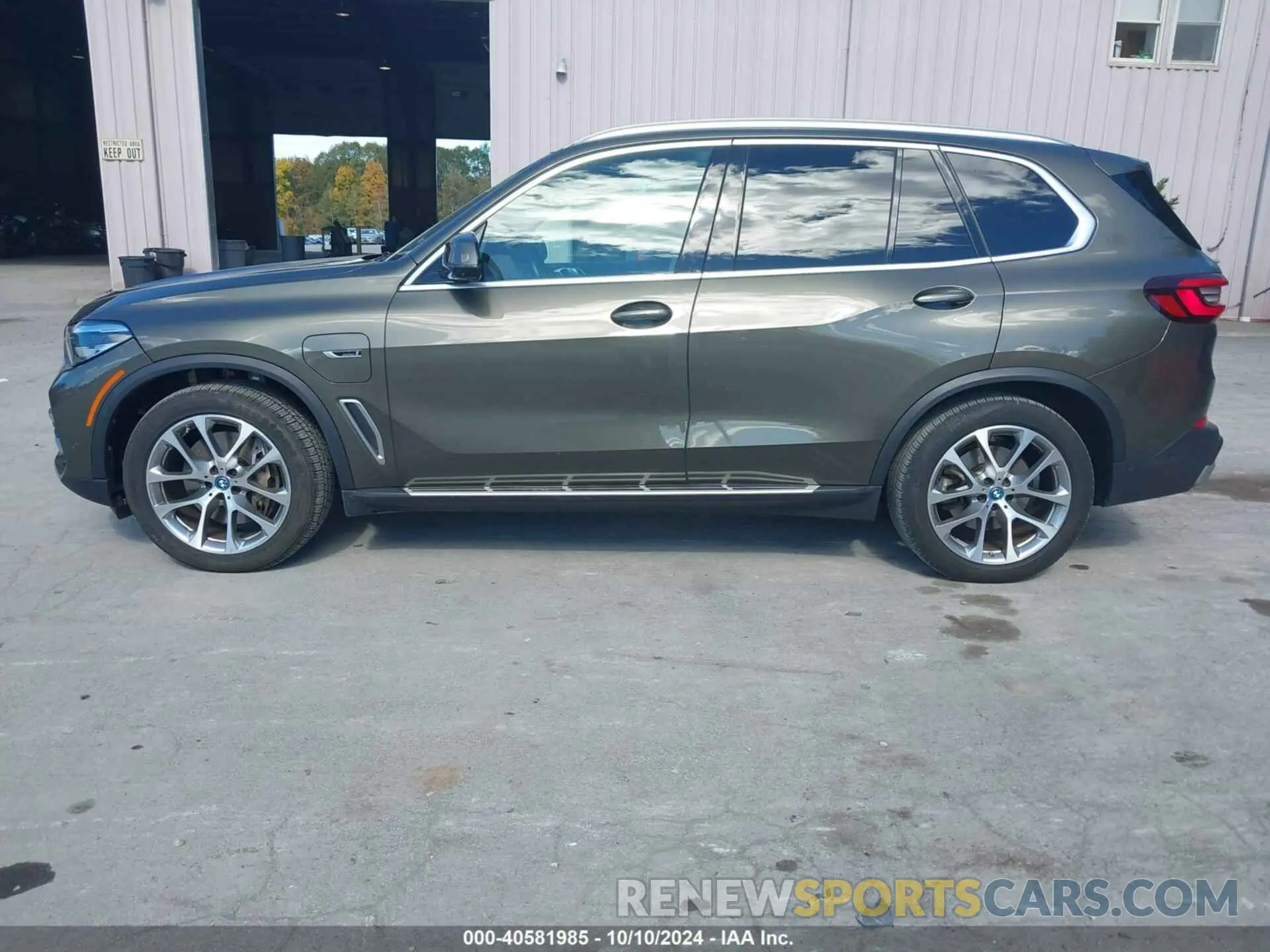 14 Photograph of a damaged car 5UXTA6C07P9P07464 BMW X5 PHEV 2023