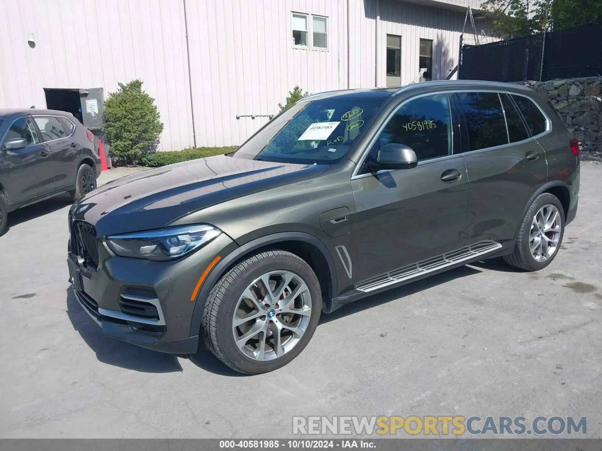 2 Photograph of a damaged car 5UXTA6C07P9P07464 BMW X5 PHEV 2023