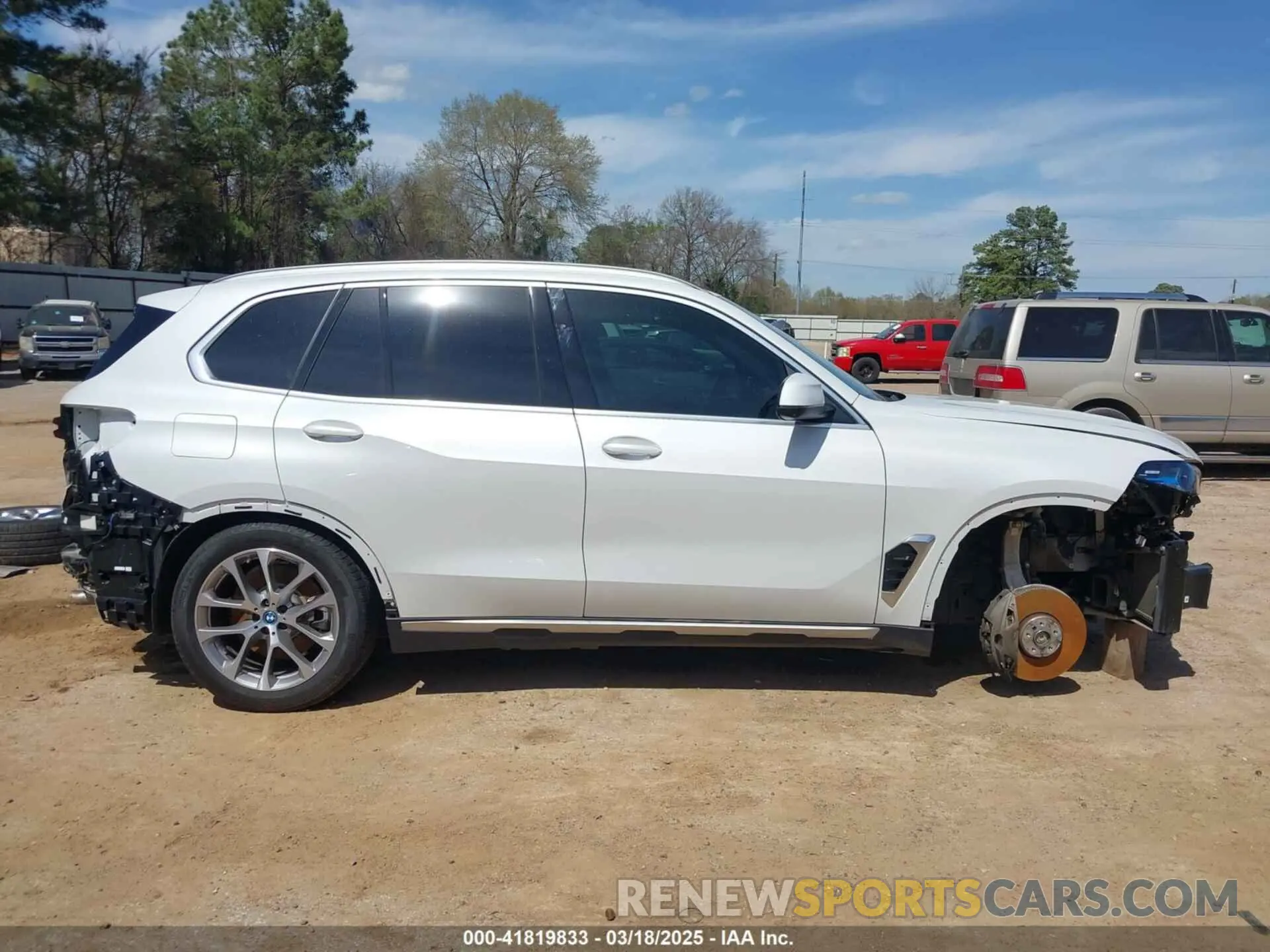14 Photograph of a damaged car 5UX43EU05R9T41661 BMW X5 PHEV 2024