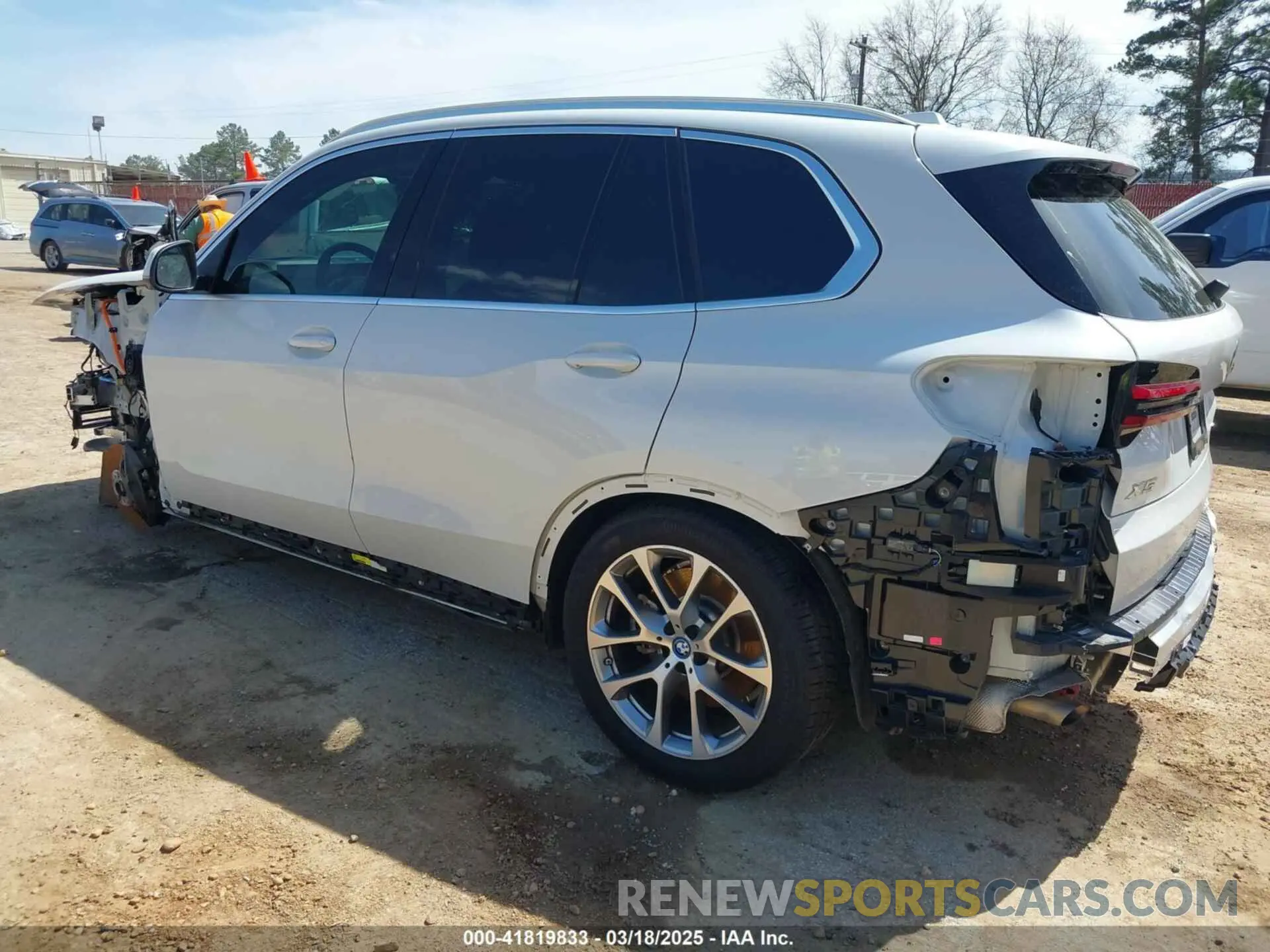 3 Photograph of a damaged car 5UX43EU05R9T41661 BMW X5 PHEV 2024