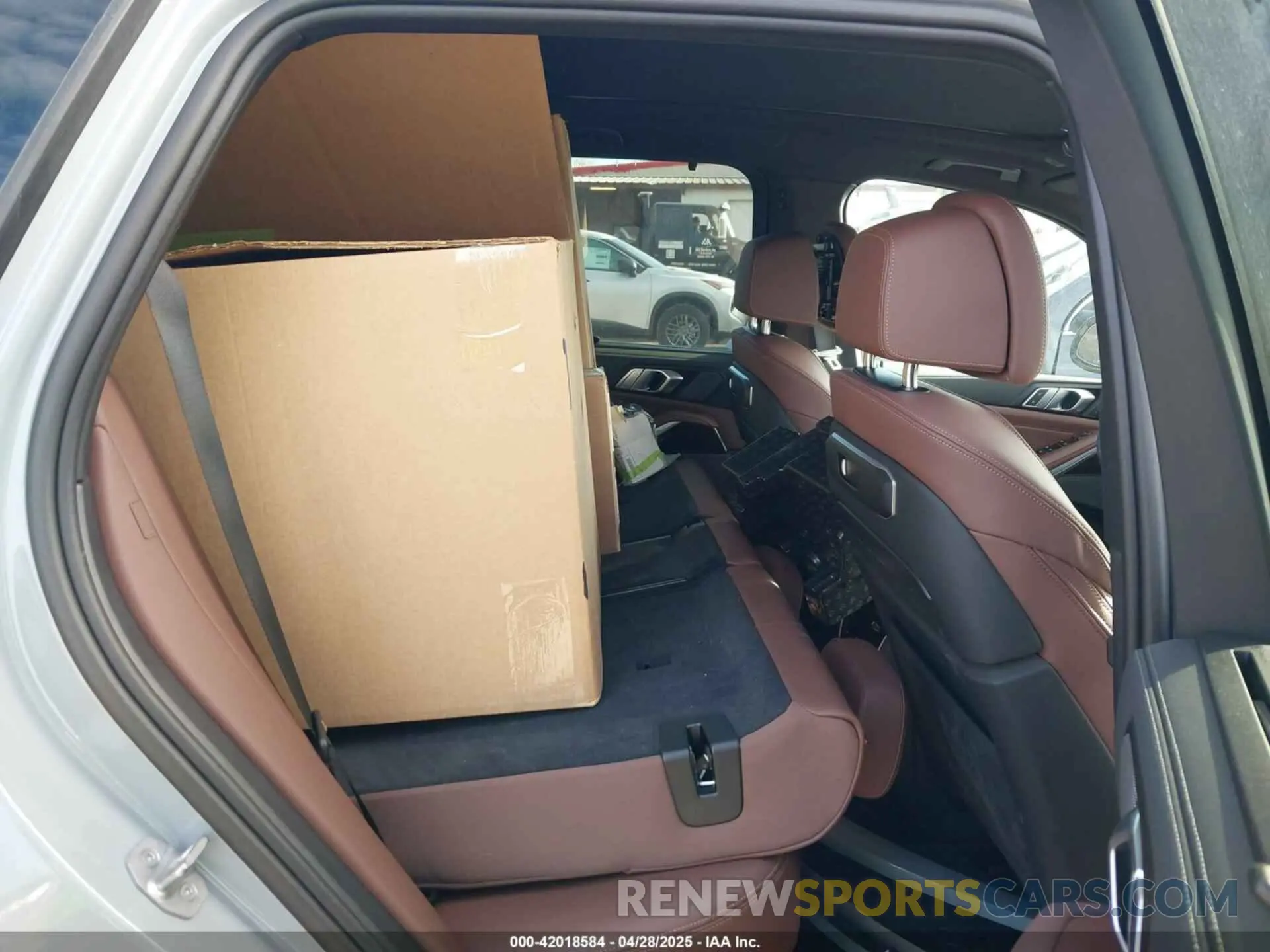 8 Photograph of a damaged car 5UX43EU06R9T74152 BMW X5 PHEV 2024