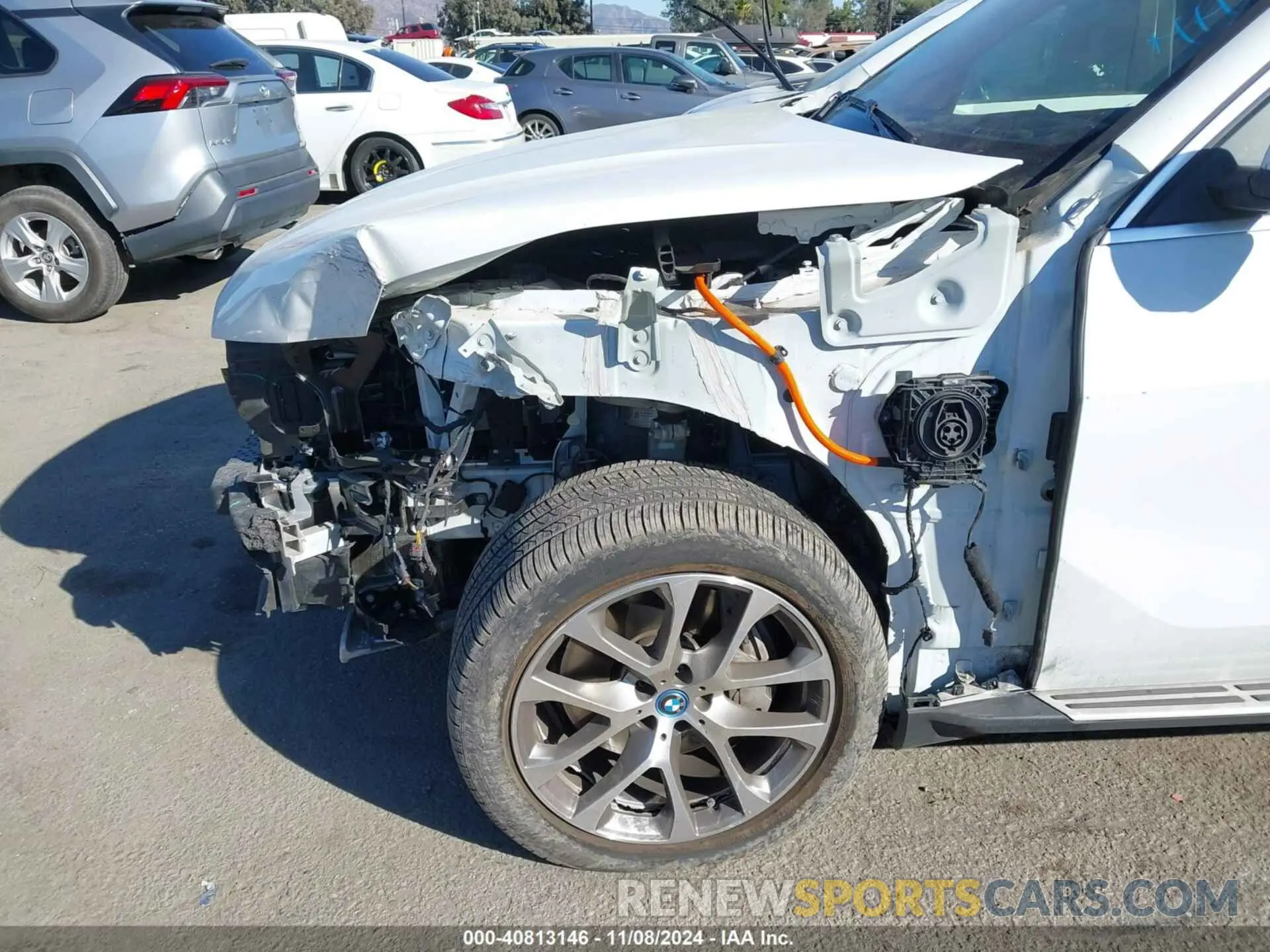 18 Photograph of a damaged car 5UX43EU08R9T33098 BMW X5 PHEV 2024