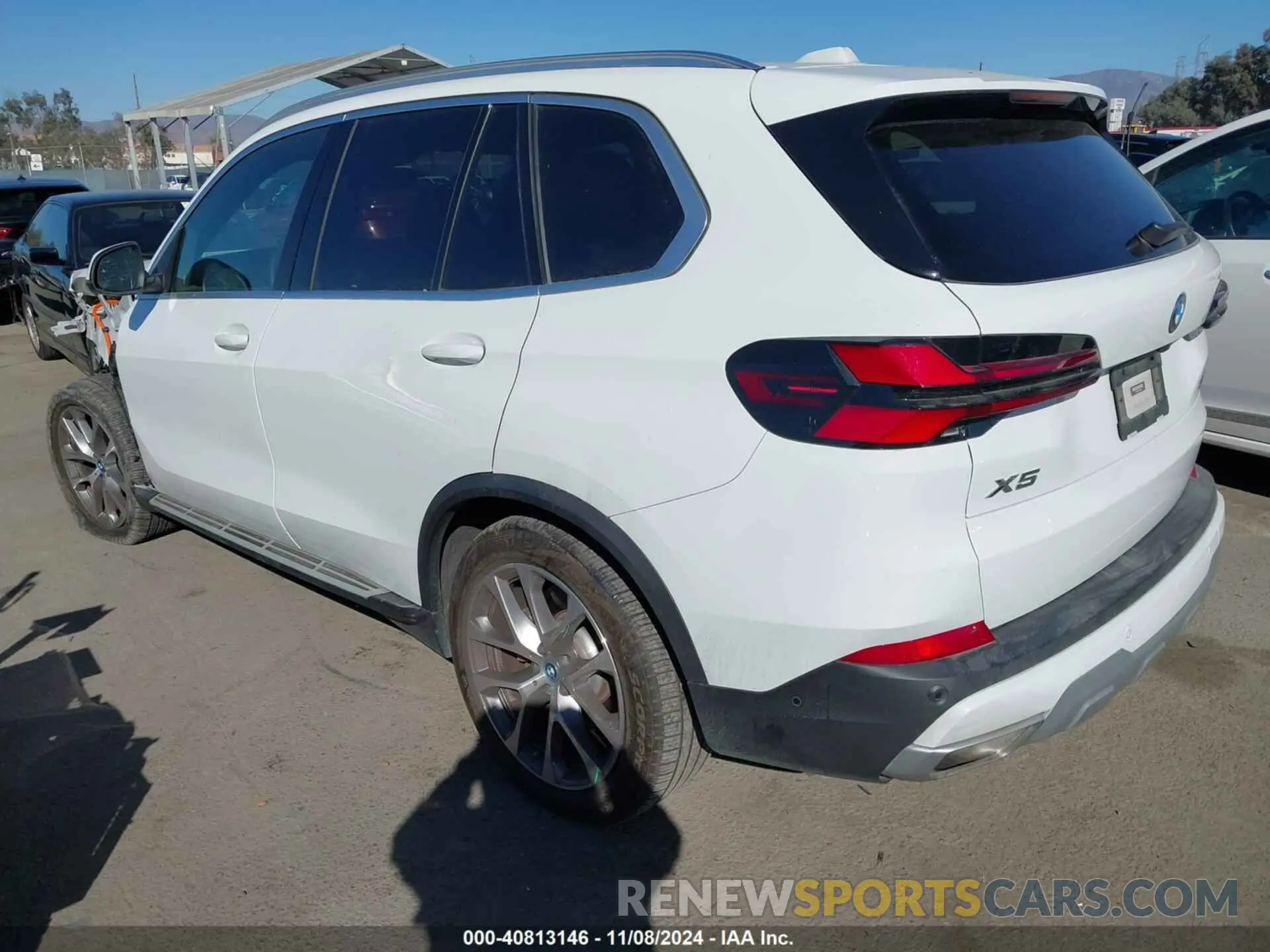 3 Photograph of a damaged car 5UX43EU08R9T33098 BMW X5 PHEV 2024