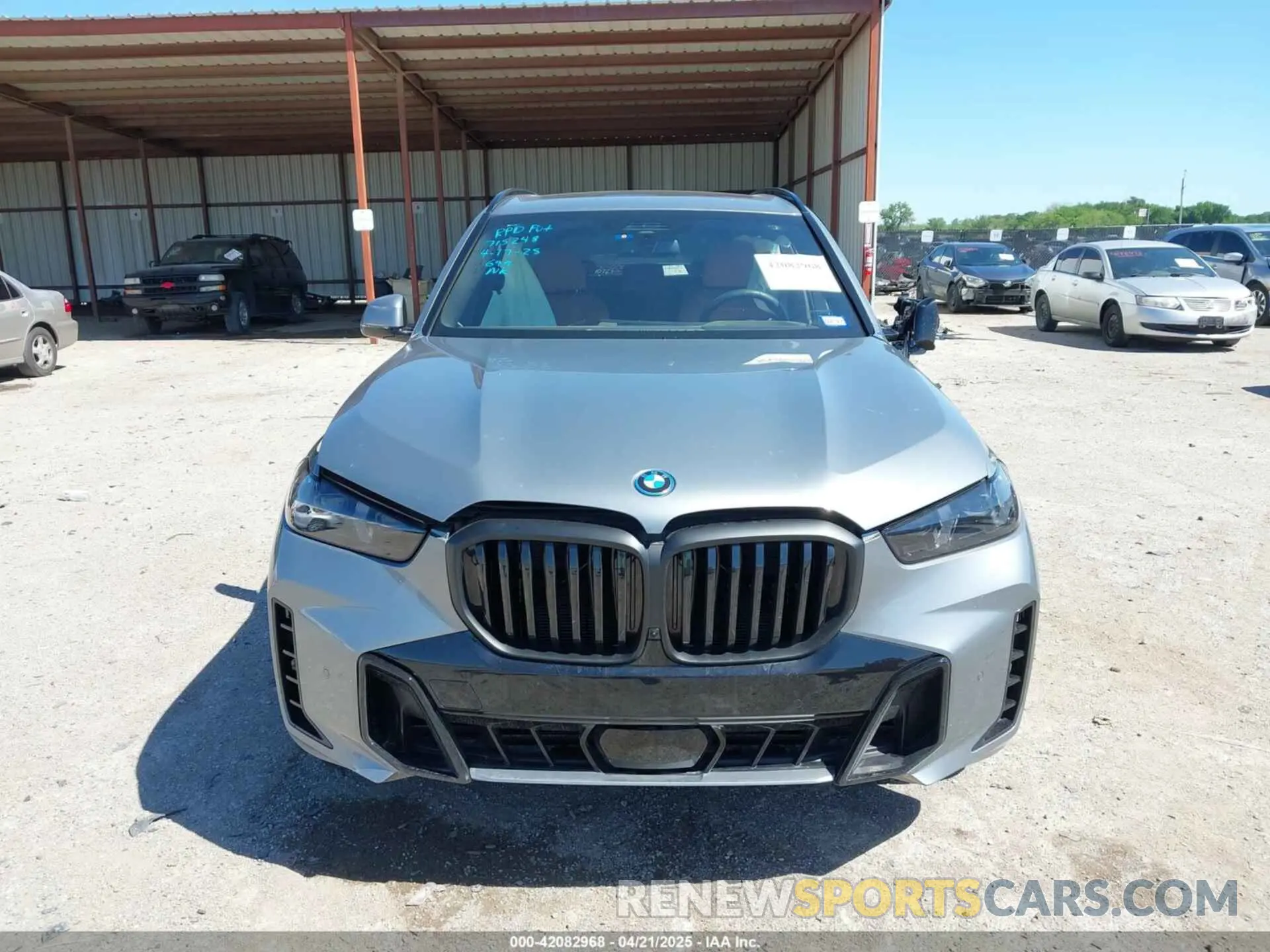 12 Photograph of a damaged car 5UX43EU01S9Z21088 BMW X5 PHEV 2025