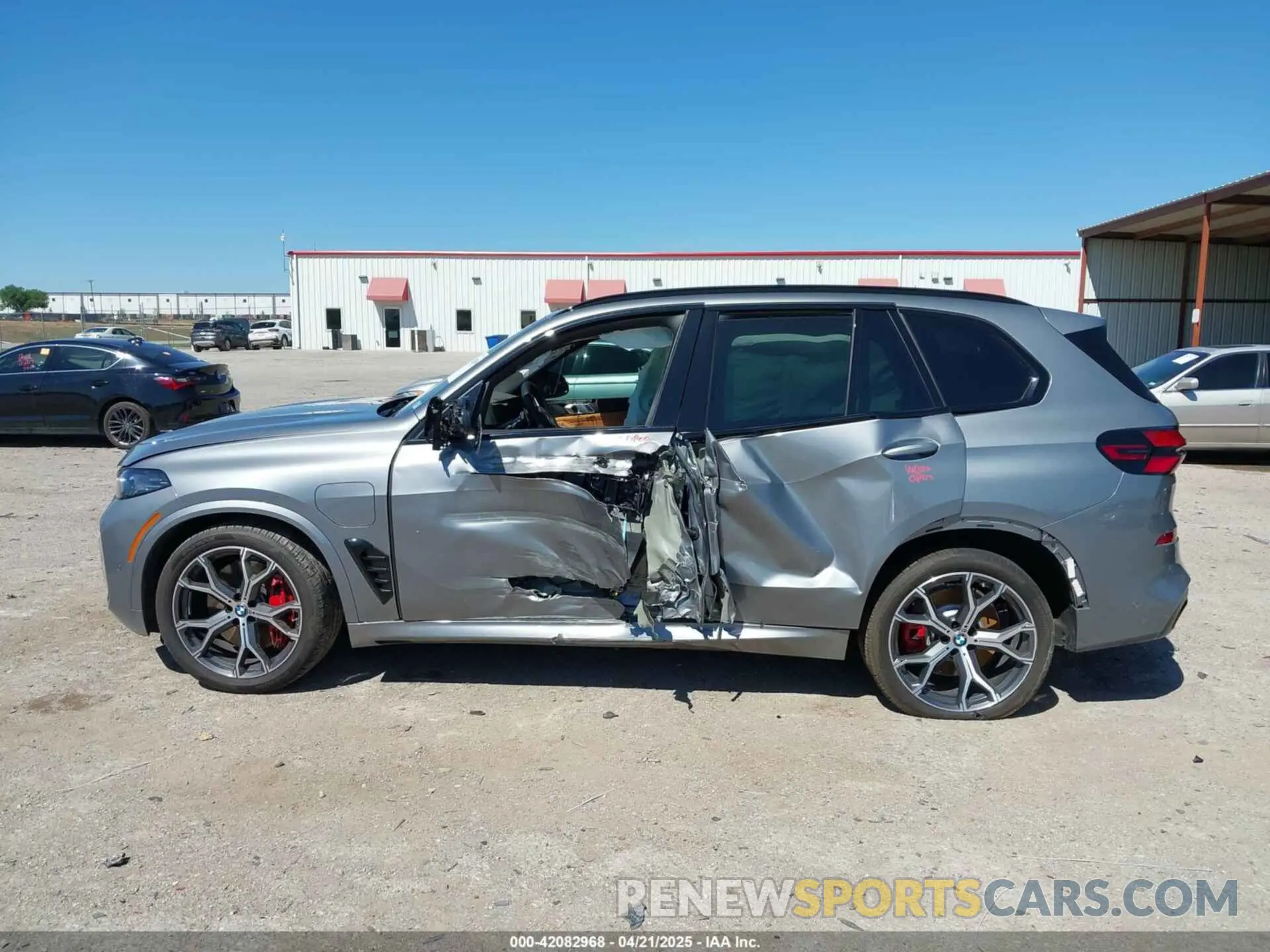 14 Photograph of a damaged car 5UX43EU01S9Z21088 BMW X5 PHEV 2025