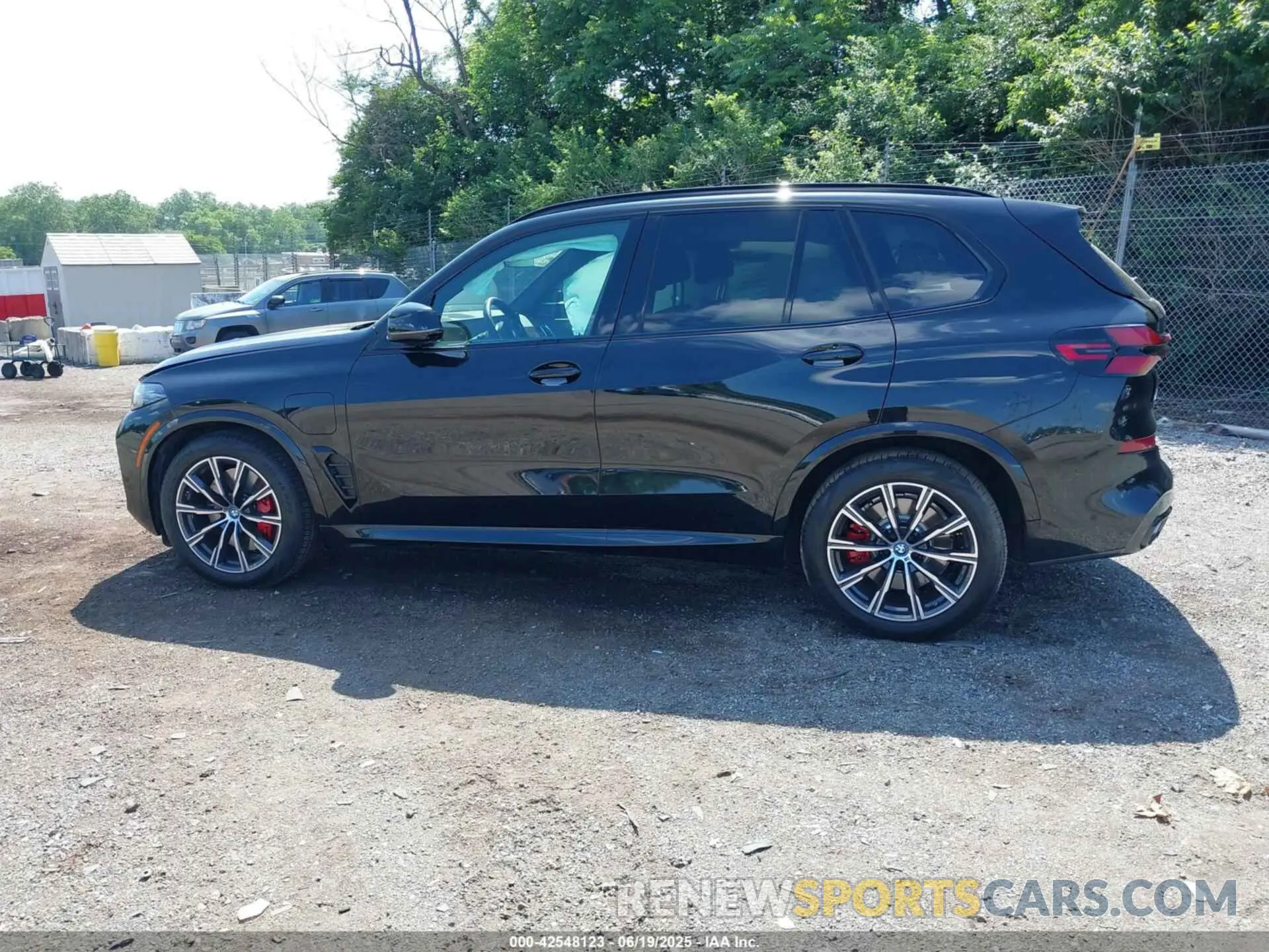 15 Photograph of a damaged car 5UX43EU01S9Z84532 BMW X5 PHEV 2025
