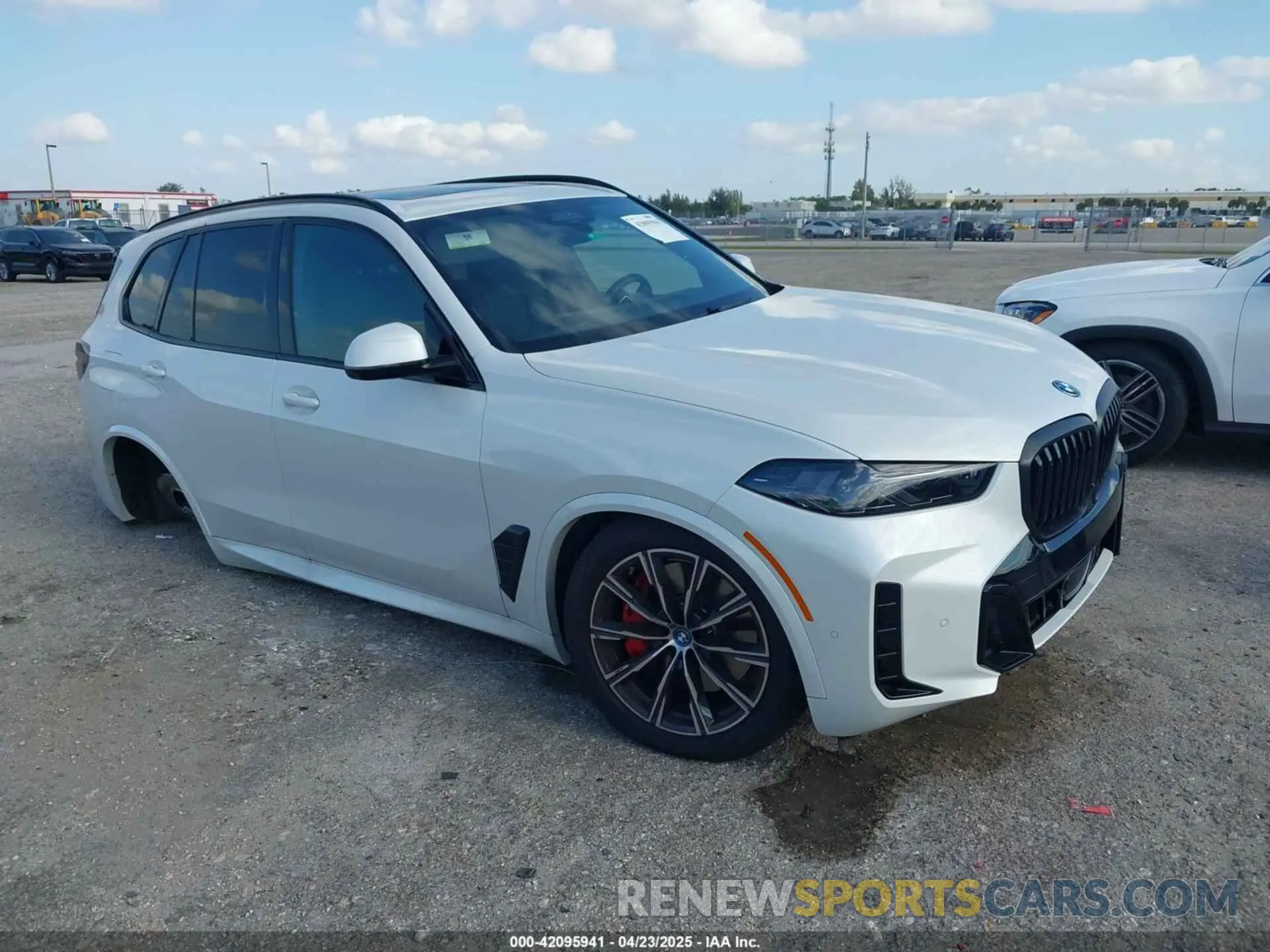 1 Photograph of a damaged car 5UX43EU05S9W99591 BMW X5 PHEV 2025