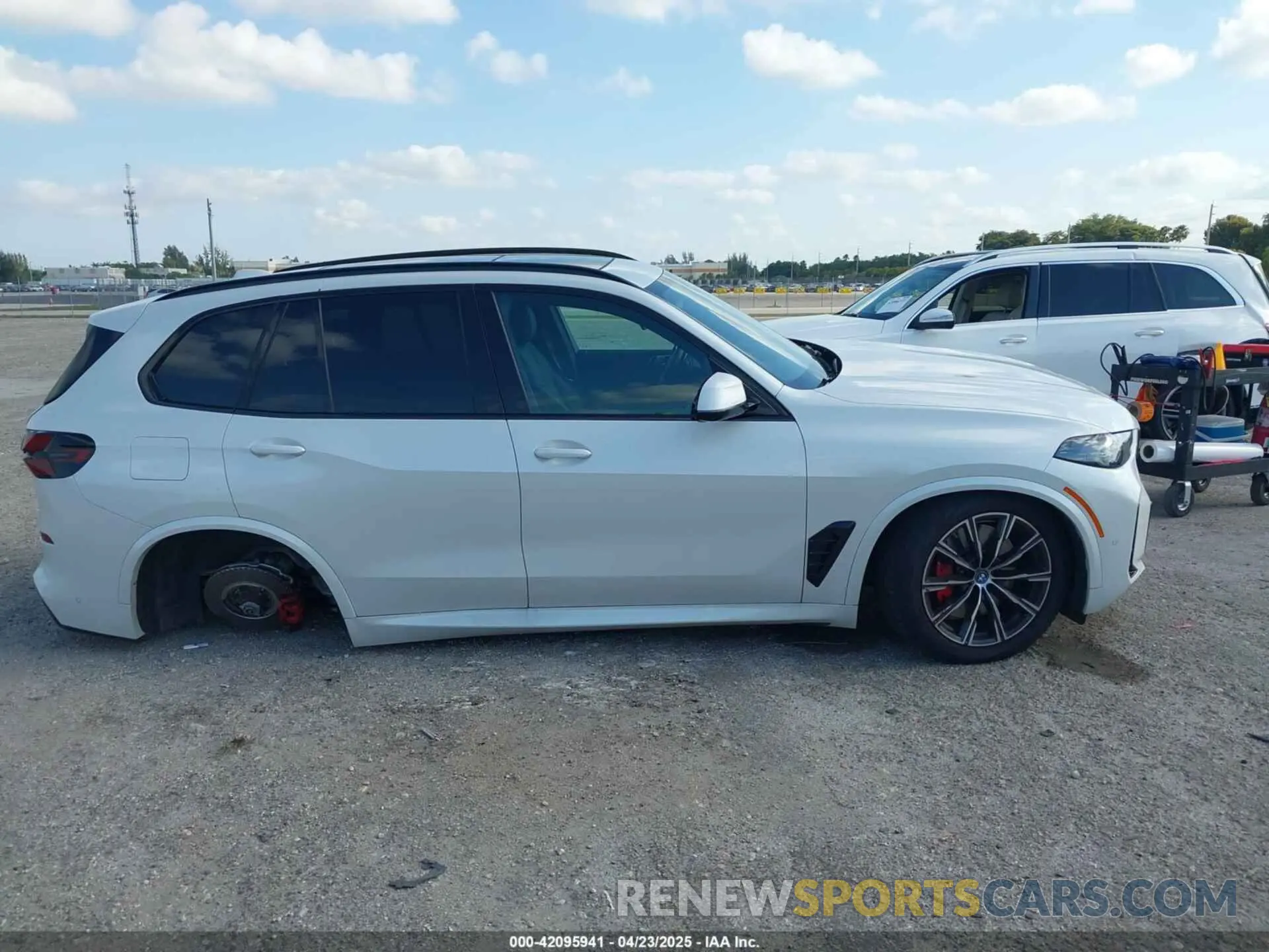 14 Photograph of a damaged car 5UX43EU05S9W99591 BMW X5 PHEV 2025