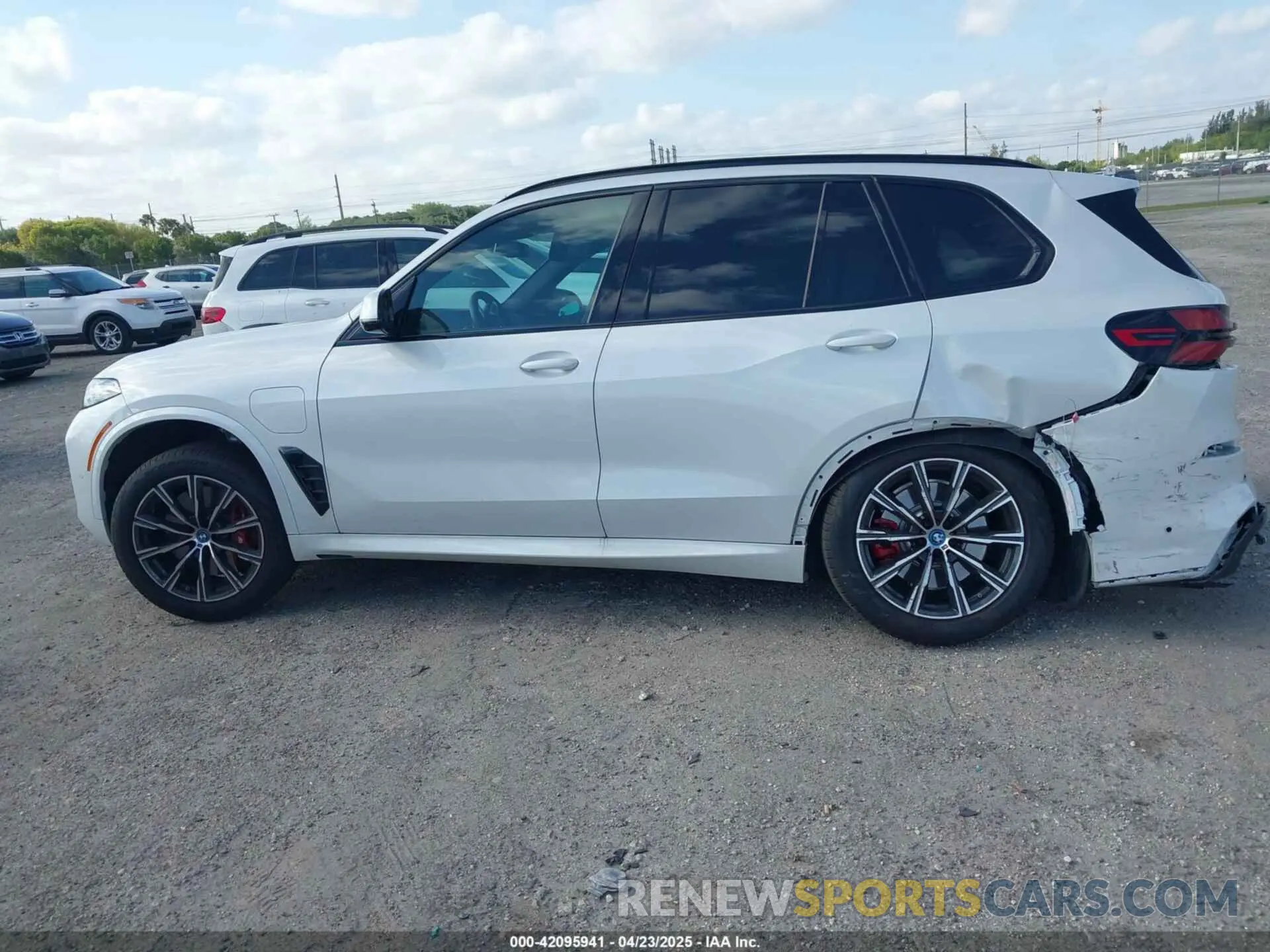15 Photograph of a damaged car 5UX43EU05S9W99591 BMW X5 PHEV 2025