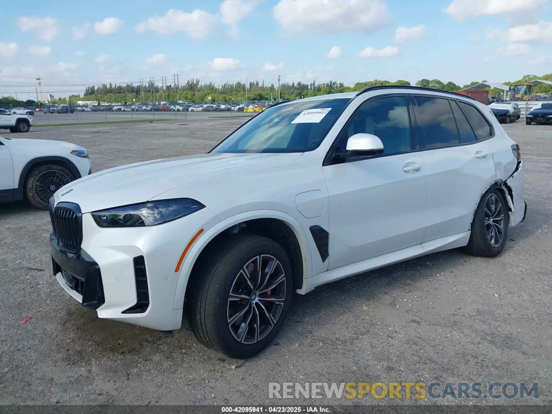 2 Photograph of a damaged car 5UX43EU05S9W99591 BMW X5 PHEV 2025