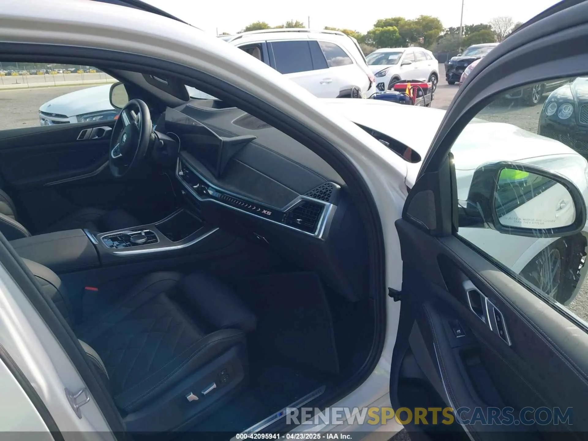 5 Photograph of a damaged car 5UX43EU05S9W99591 BMW X5 PHEV 2025