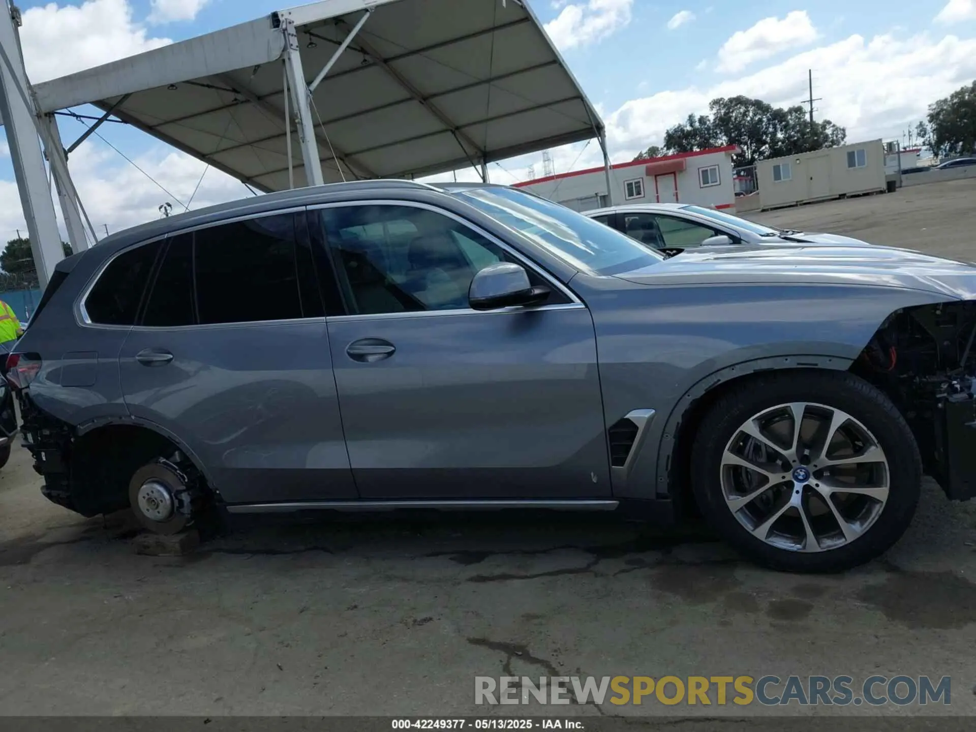 14 Photograph of a damaged car 5UX43EU05S9X93776 BMW X5 PHEV 2025