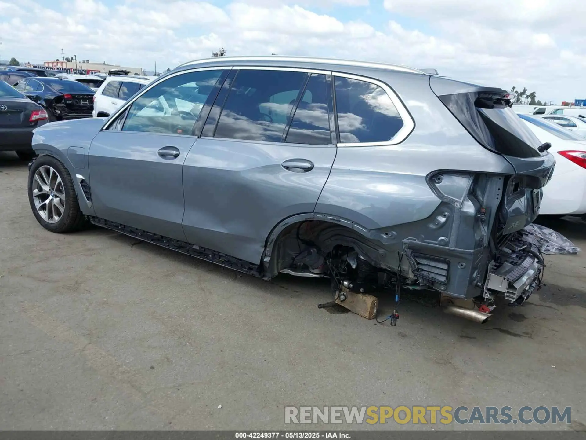 3 Photograph of a damaged car 5UX43EU05S9X93776 BMW X5 PHEV 2025