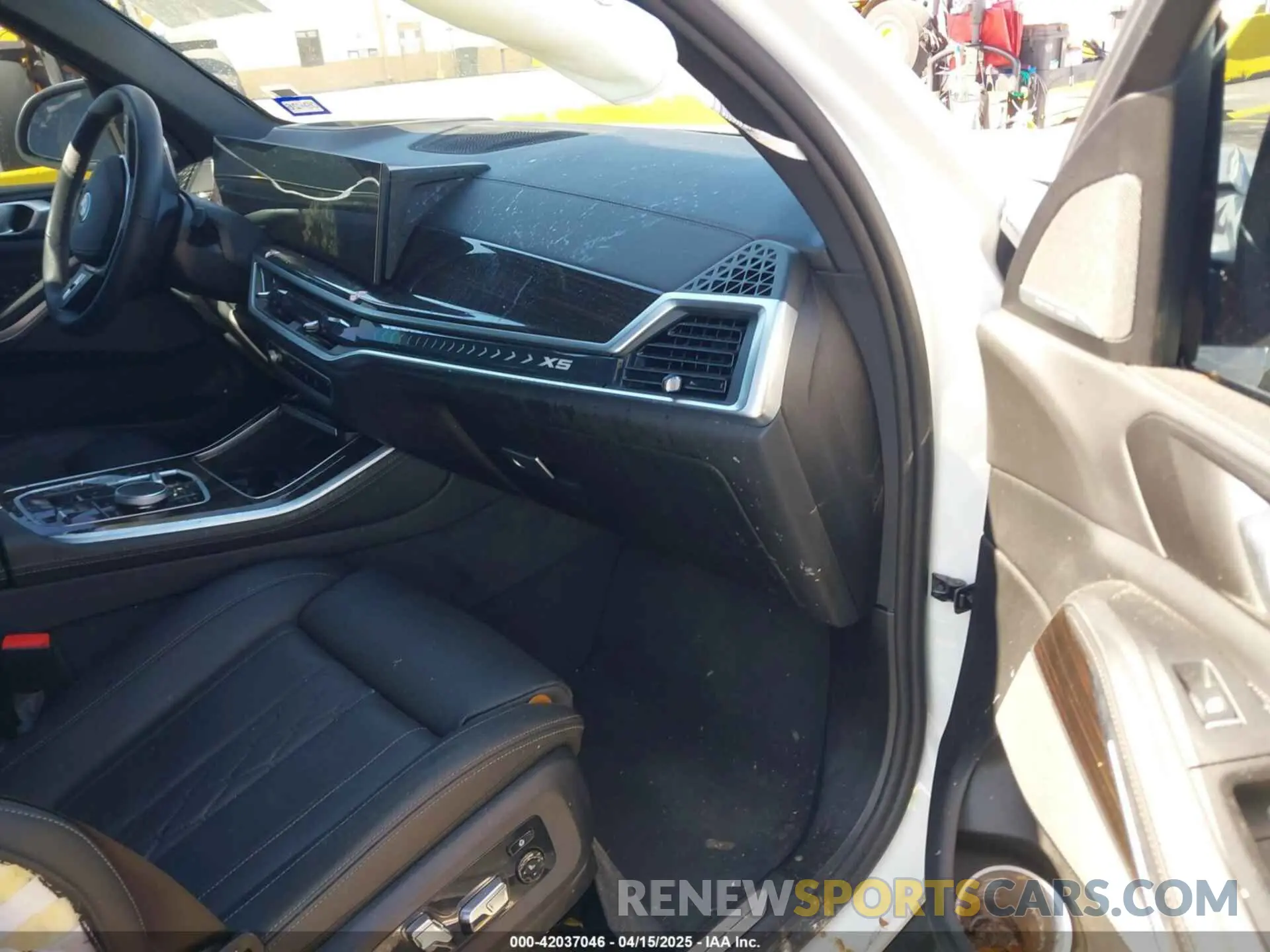 5 Photograph of a damaged car 5UX43EU05S9Y37291 BMW X5 PHEV 2025