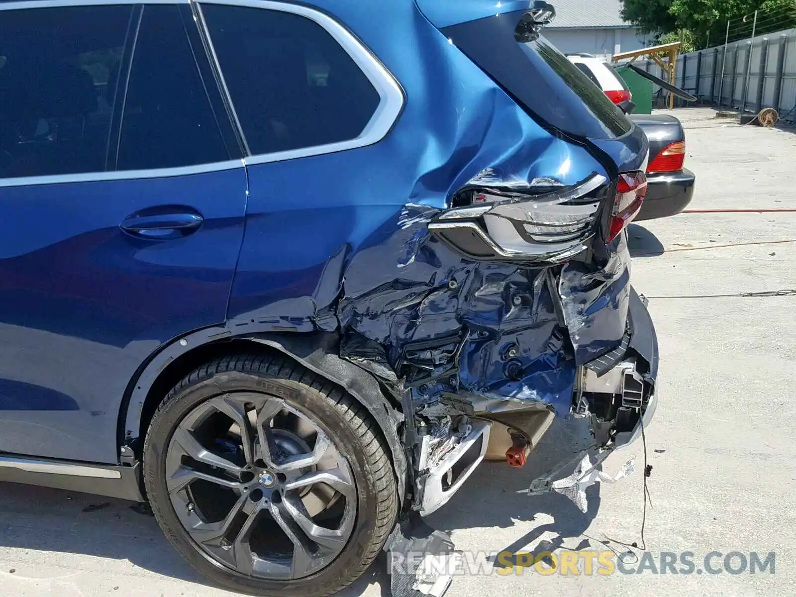 9 Photograph of a damaged car 5UXCR6C53KLK86407 BMW X5 XDRIVE4 2019