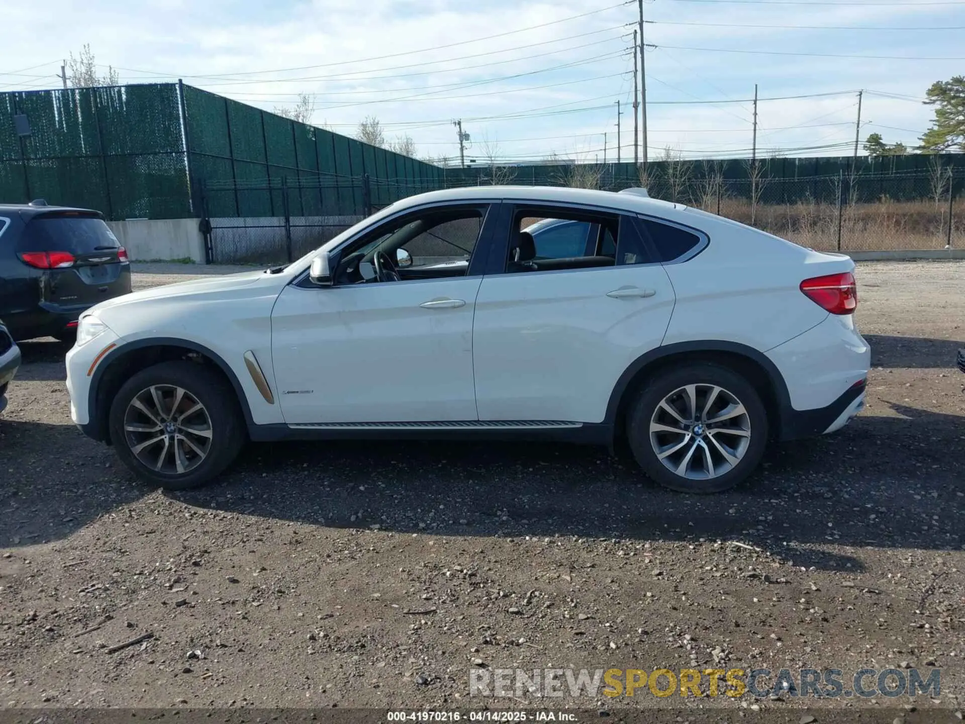 14 Photograph of a damaged car 5UXKU2C52K0Z64519 BMW X6 2019