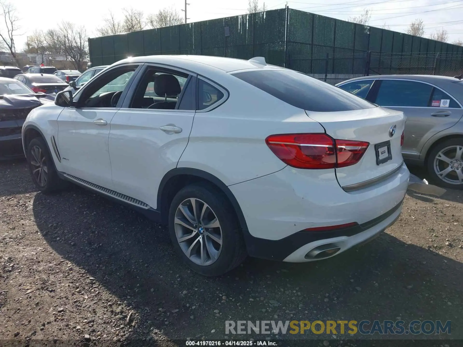 3 Photograph of a damaged car 5UXKU2C52K0Z64519 BMW X6 2019
