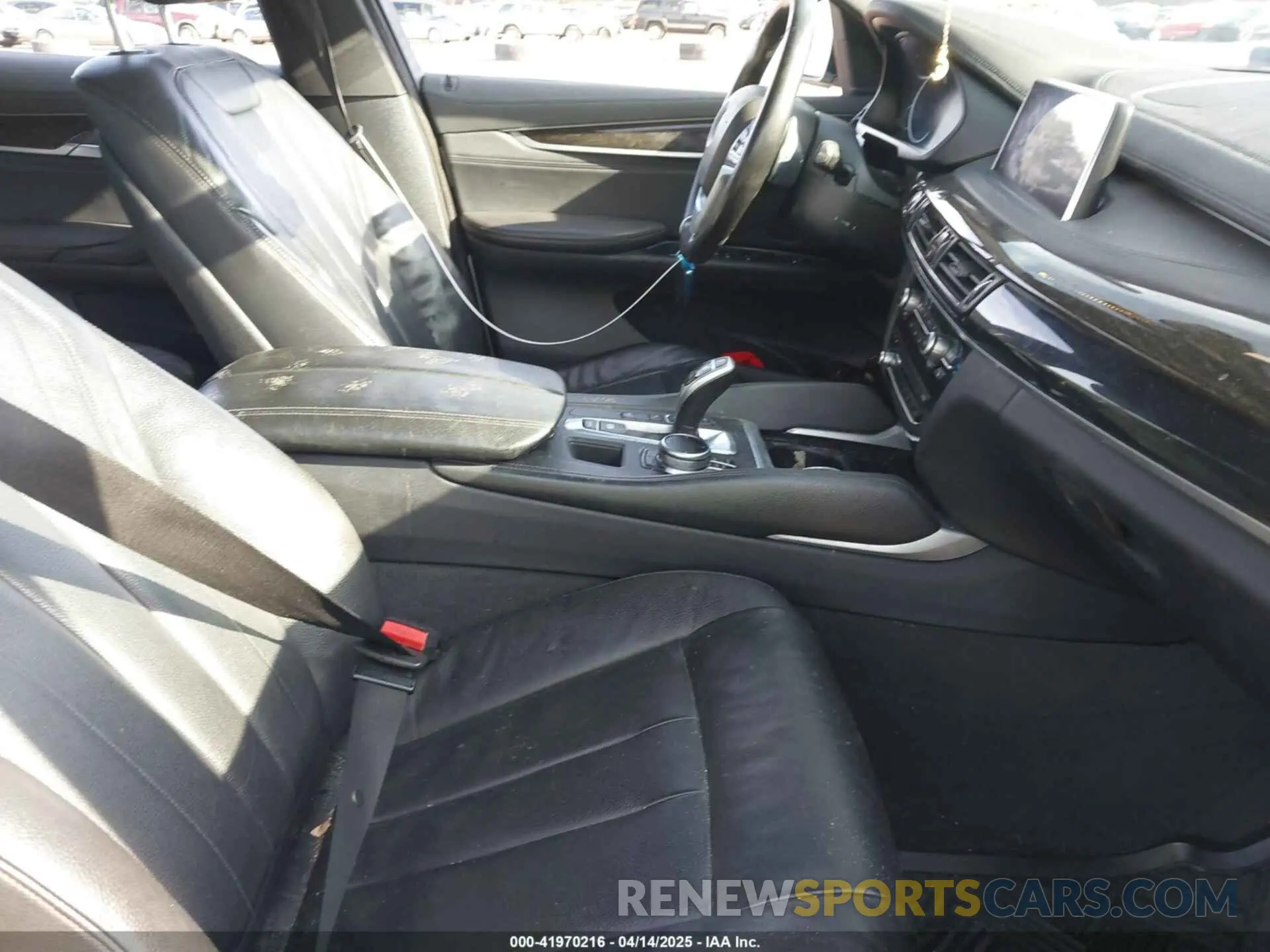 5 Photograph of a damaged car 5UXKU2C52K0Z64519 BMW X6 2019
