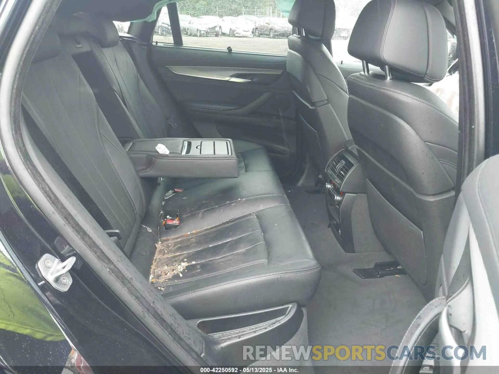8 Photograph of a damaged car 5UXKU2C55K0Z65373 BMW X6 2019