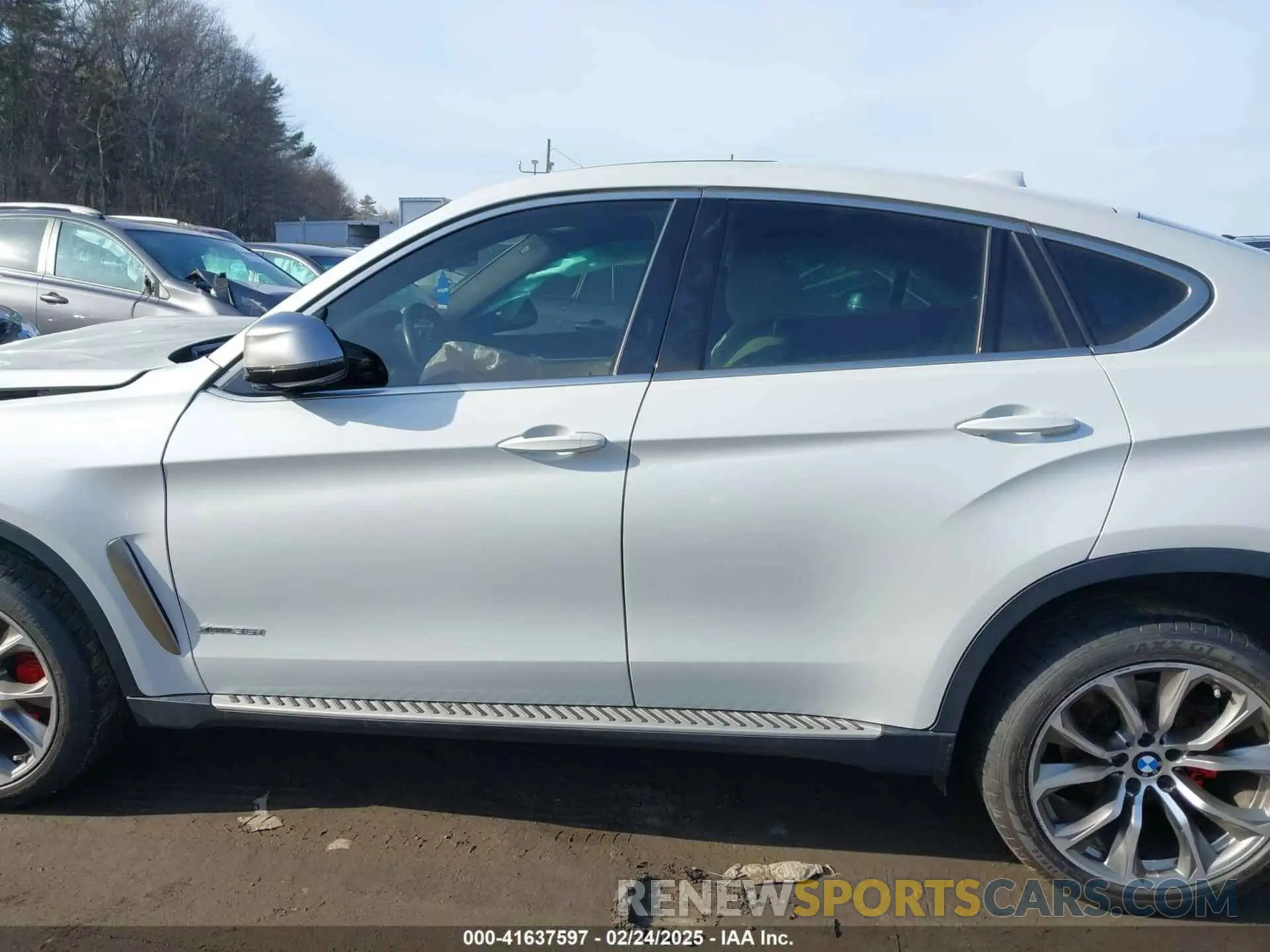 14 Photograph of a damaged car 5UXKU2C57K0Z63351 BMW X6 2019