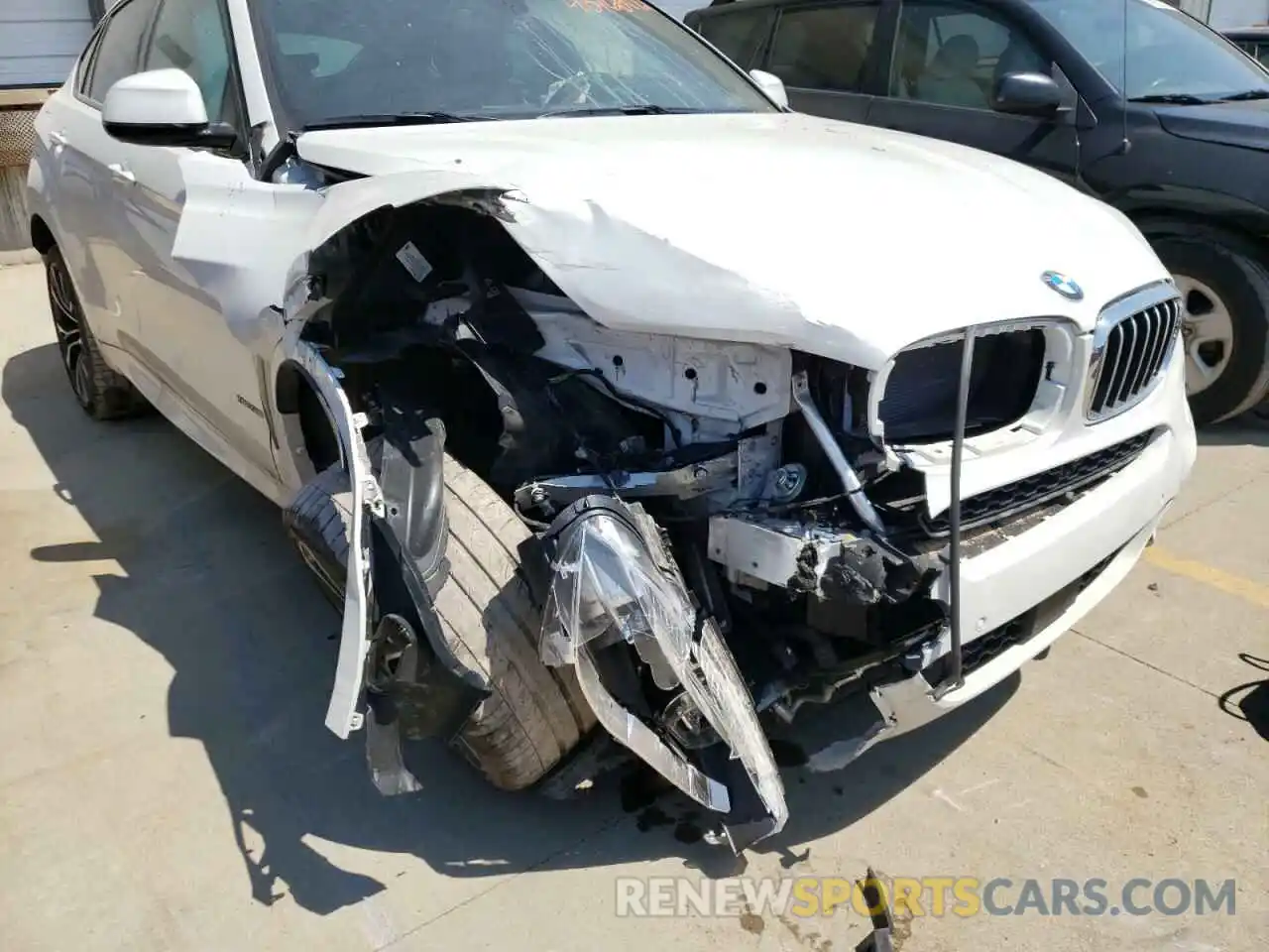 9 Photograph of a damaged car 5UXKU6C54KLP60441 BMW X6 2019