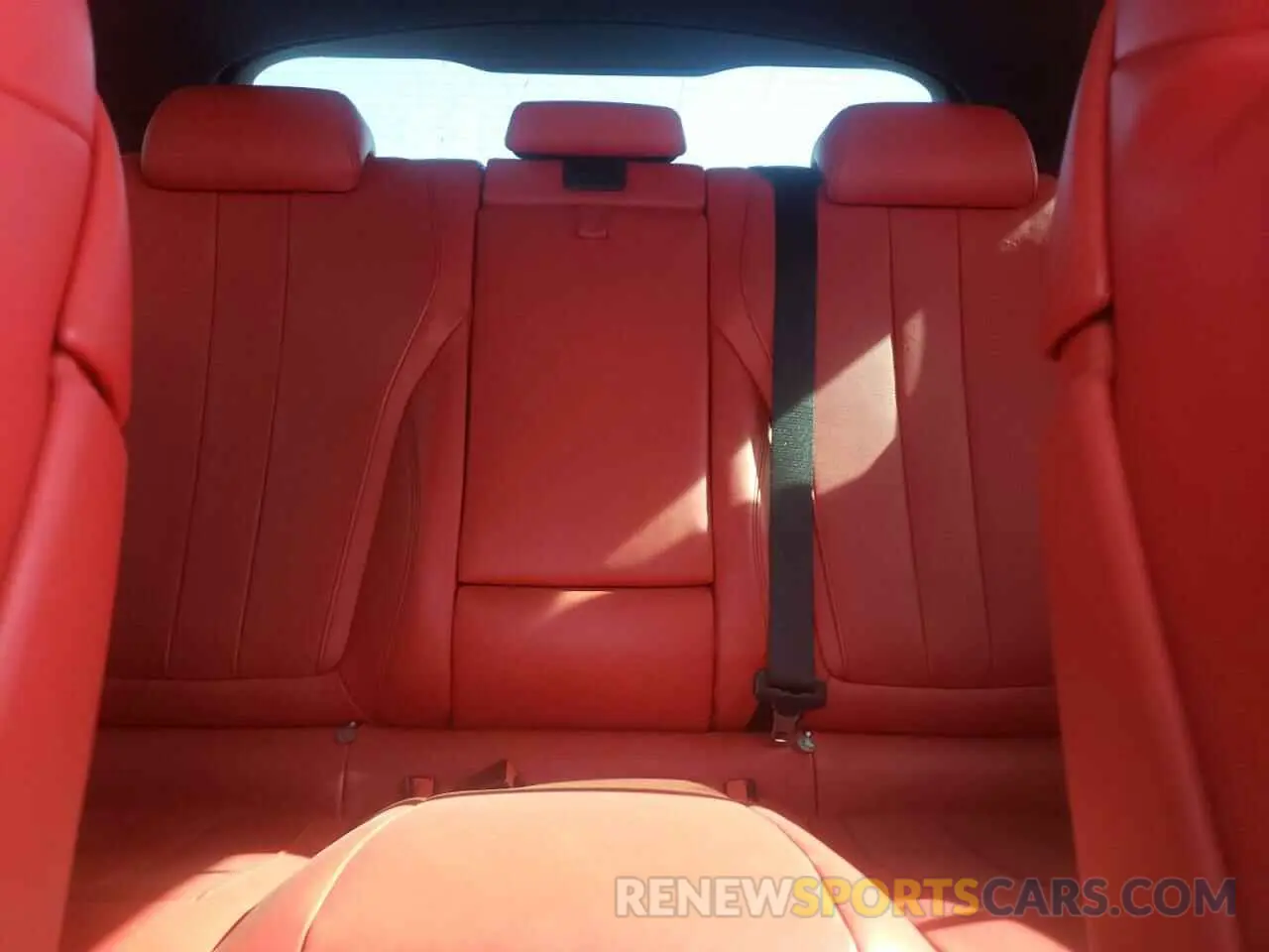10 Photograph of a damaged car 5YMKW8C58K0Y74961 BMW X6 2019