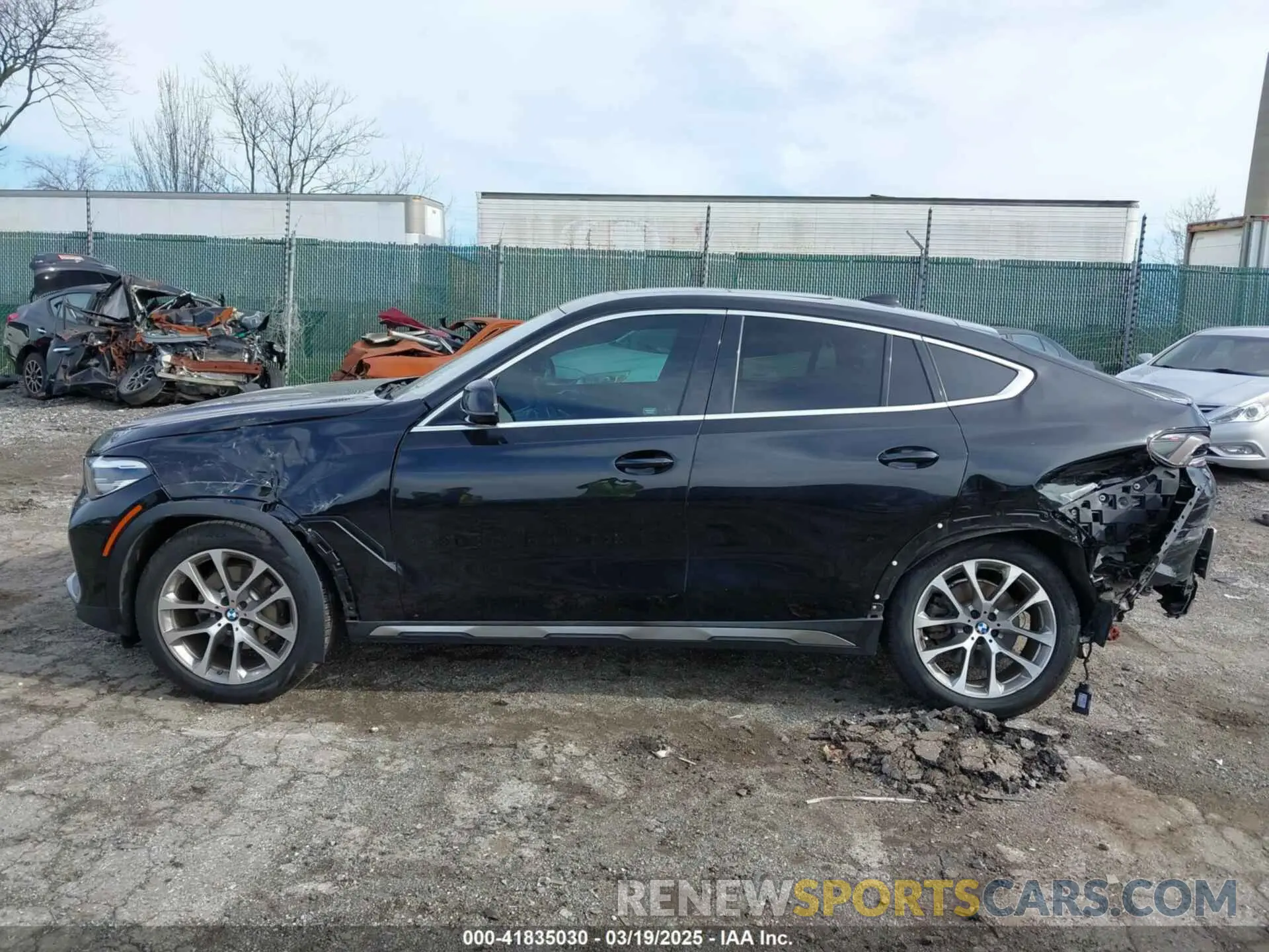 14 Photograph of a damaged car 5UXCY4C07L9D48002 BMW X6 2020