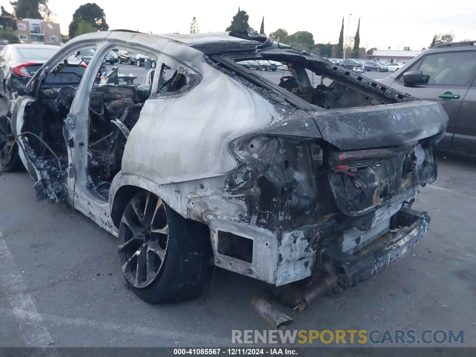 3 Photograph of a damaged car 5UXCY6C07L9C95555 BMW X6 2020