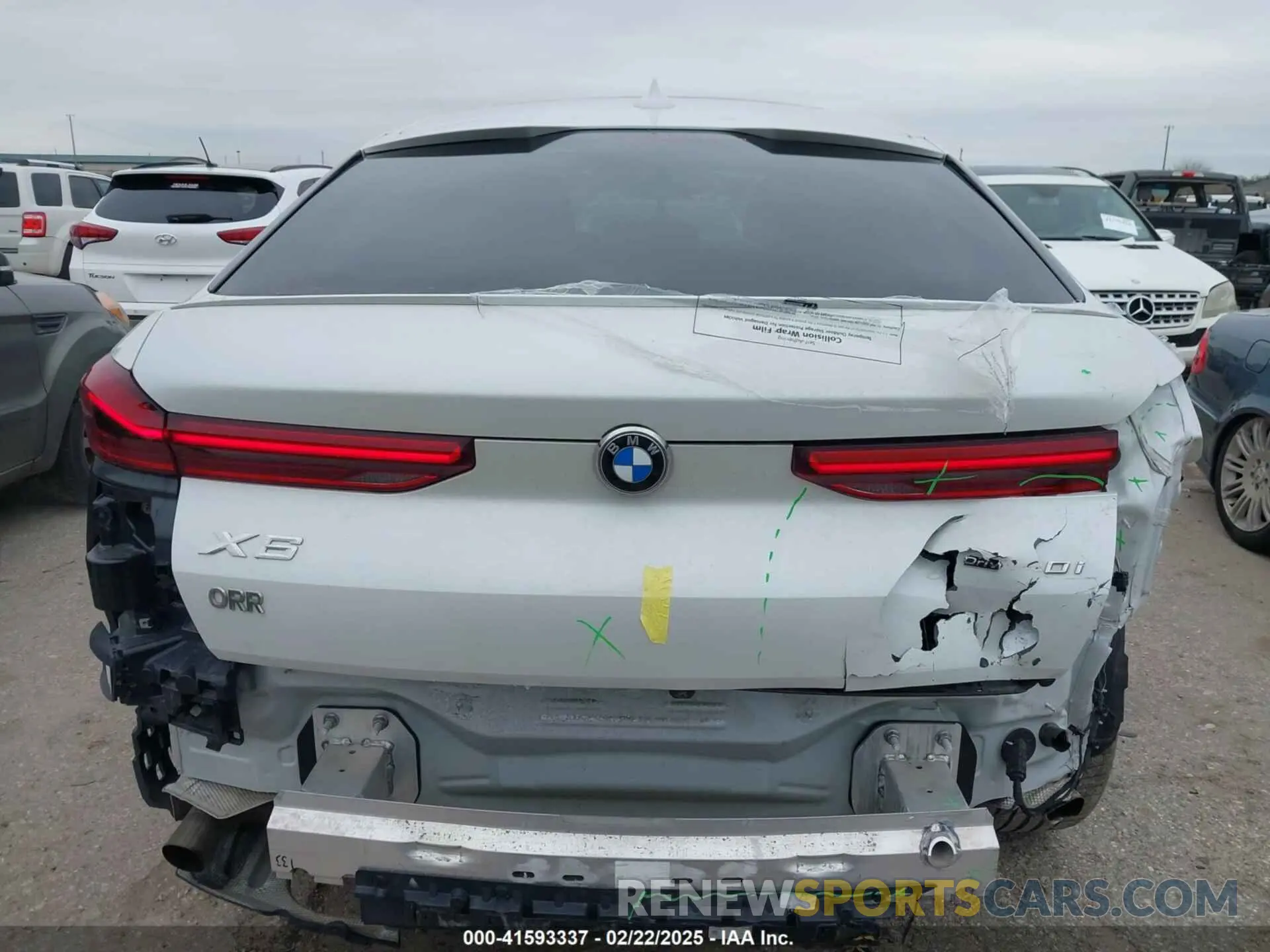 16 Photograph of a damaged car 5UXCY6C09L9C52142 BMW X6 2020