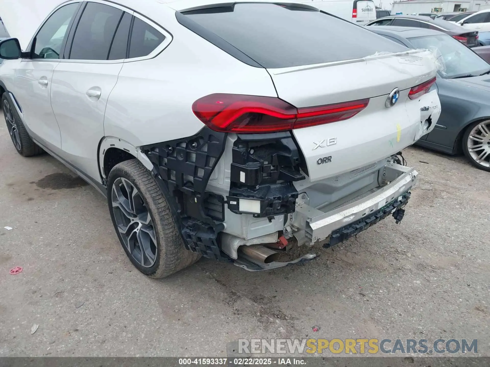 18 Photograph of a damaged car 5UXCY6C09L9C52142 BMW X6 2020
