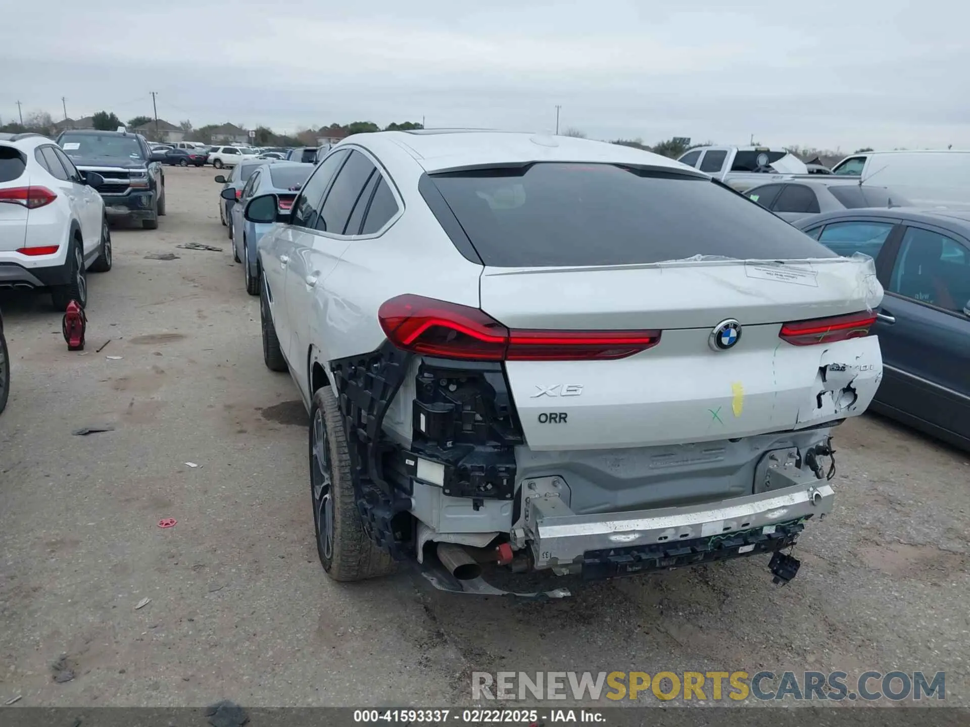 3 Photograph of a damaged car 5UXCY6C09L9C52142 BMW X6 2020