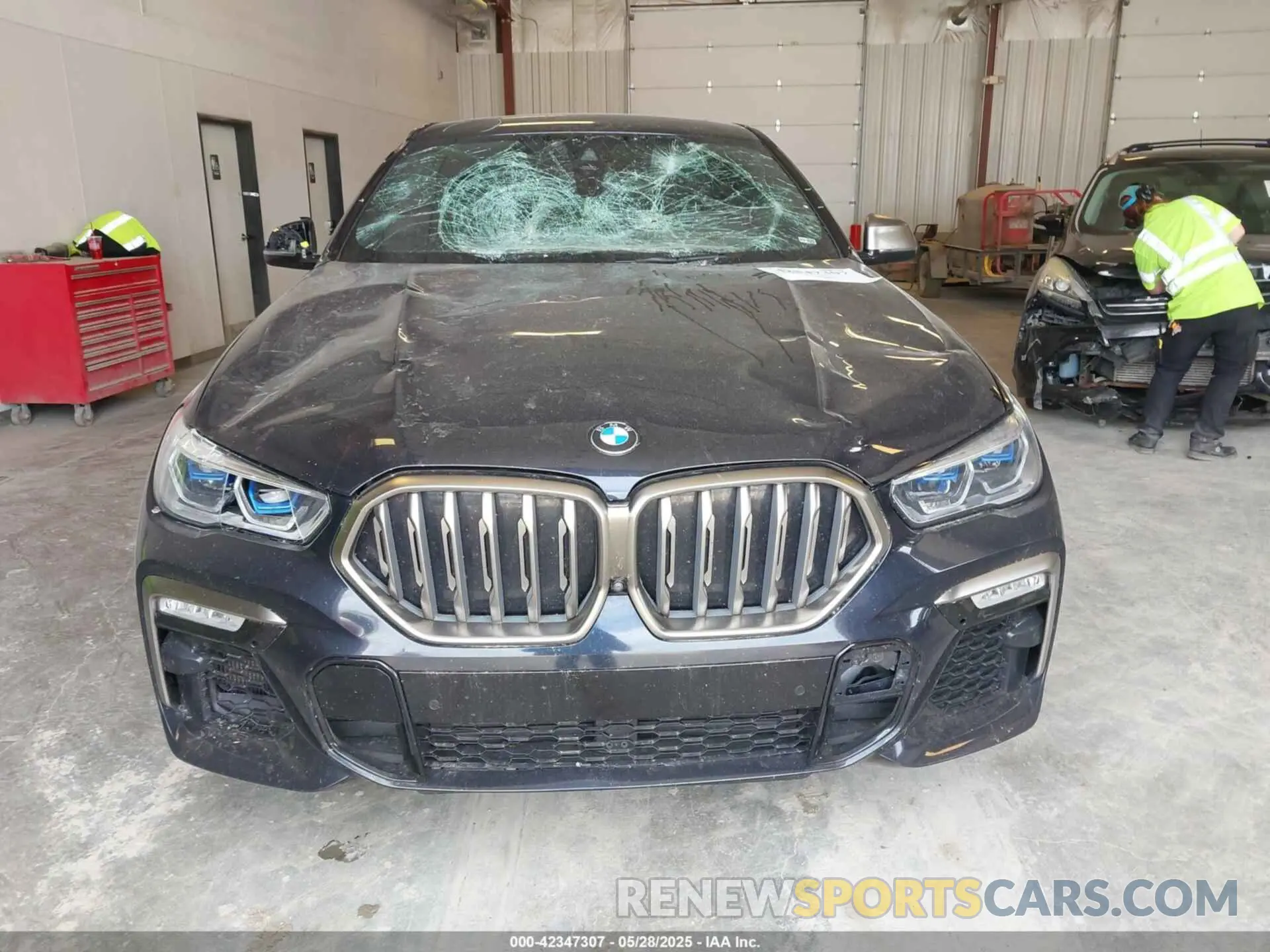 12 Photograph of a damaged car 5UXCY8C04L9C86873 BMW X6 2020