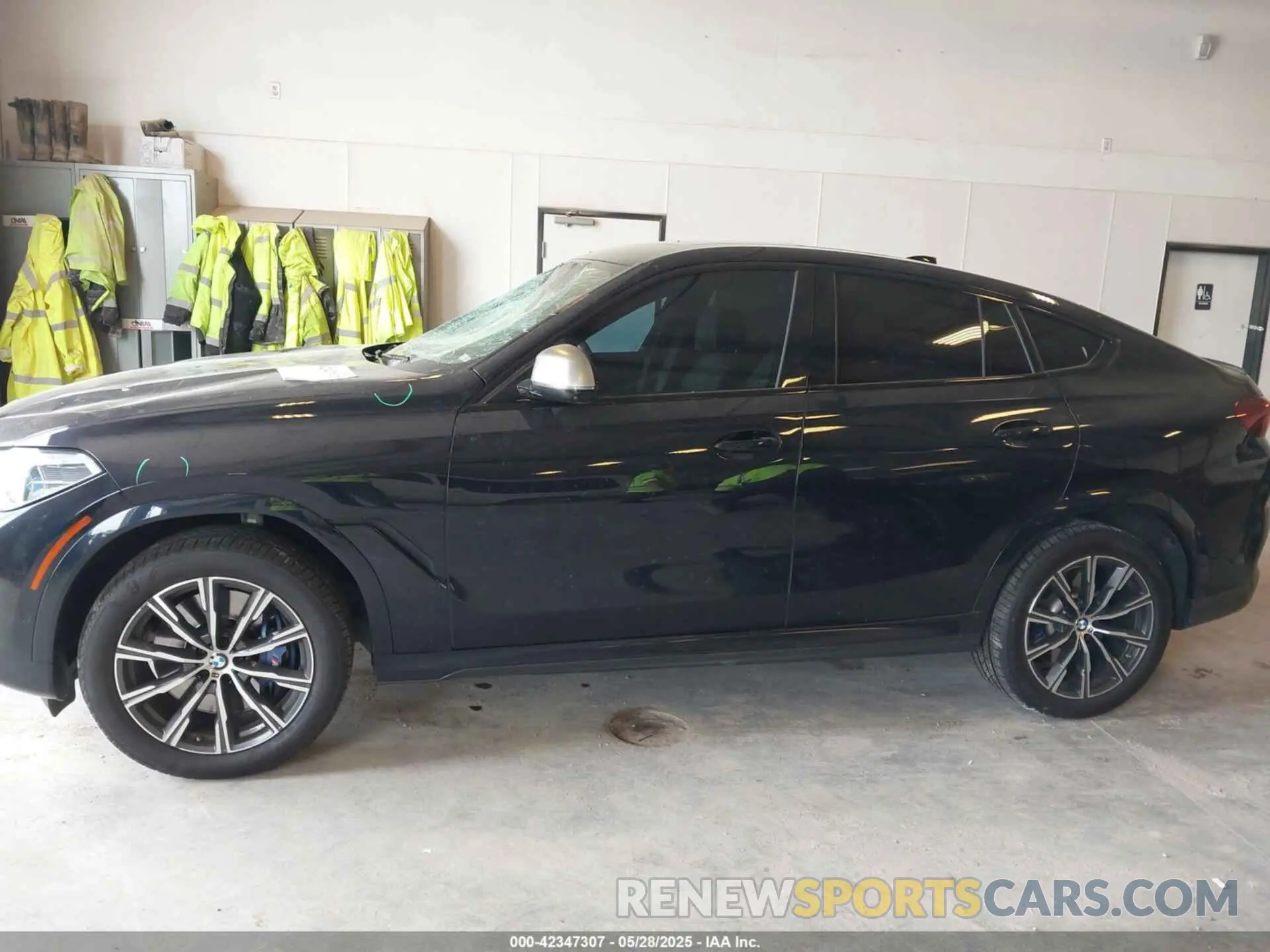 14 Photograph of a damaged car 5UXCY8C04L9C86873 BMW X6 2020