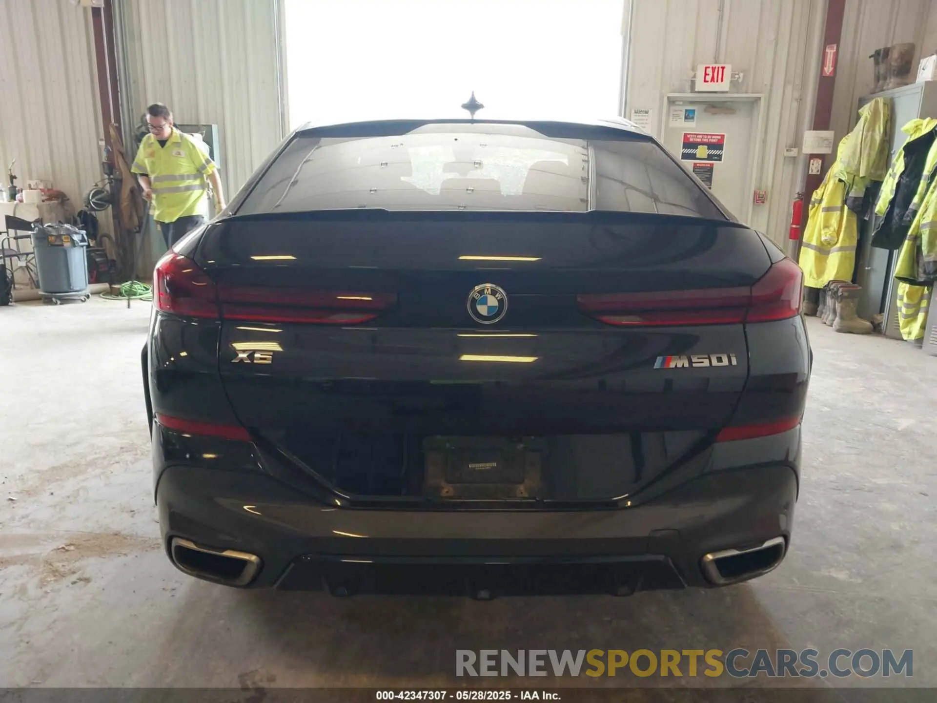 16 Photograph of a damaged car 5UXCY8C04L9C86873 BMW X6 2020