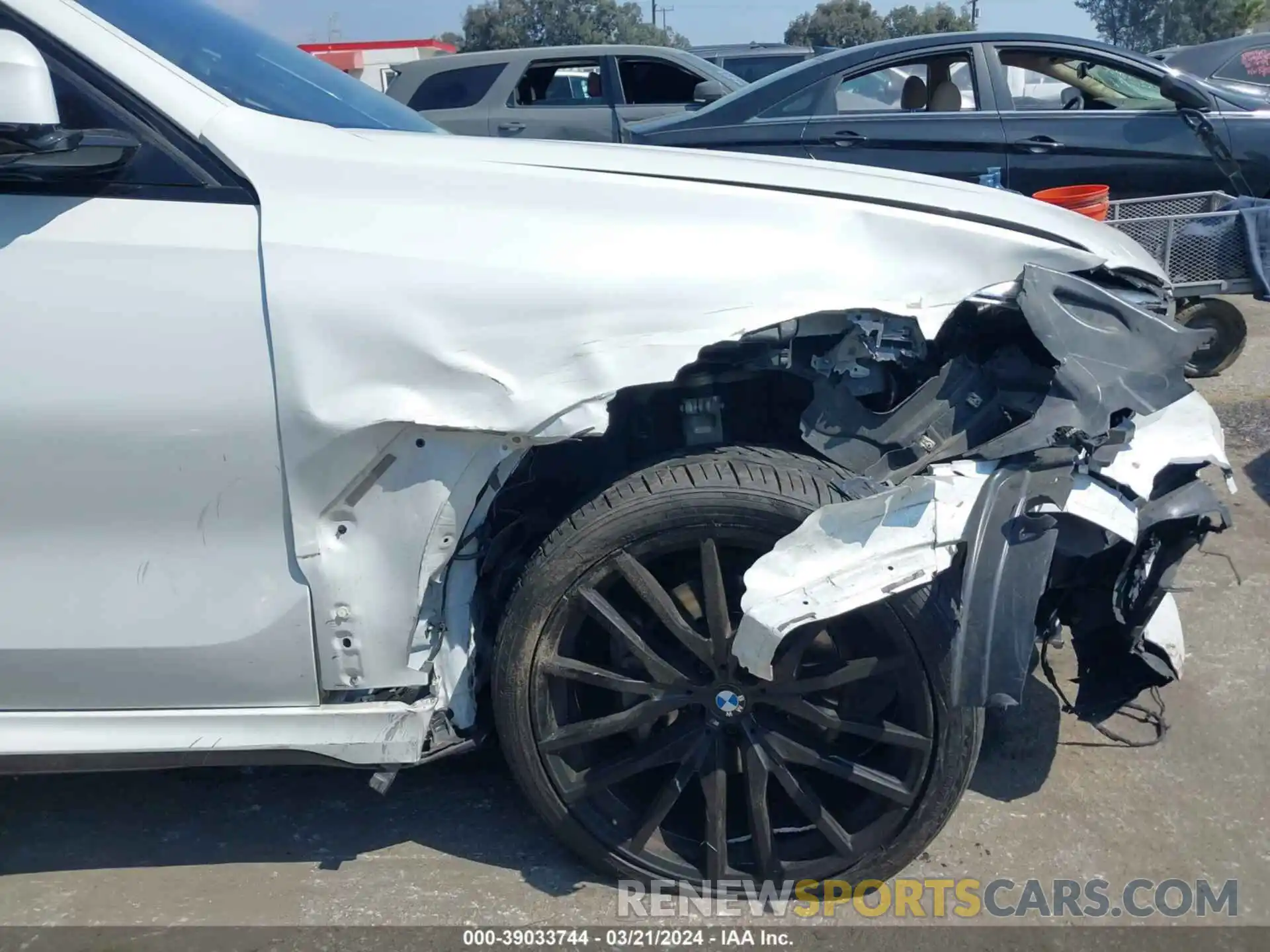 6 Photograph of a damaged car 5UXCY4C05M9G23206 BMW X6 2021